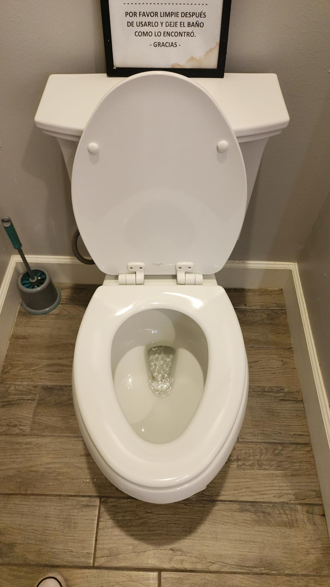 Mayfair Linden Slow Close Toilet Seat, Non Slip Heavy Duty Wood, Easy Install, Elongated, White customer photo 1