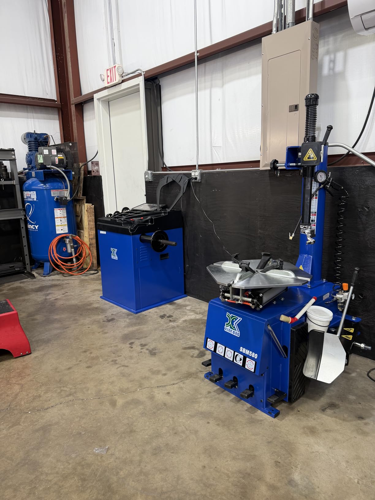 XK Tire Changers Machine and Wheel Balancer Combo, 110V, 580-690 | Max Tire Diameter 37 in, 2.0HP Multi Balancing Modes for Automotive Repair Shops, Home Garages customer photo 1