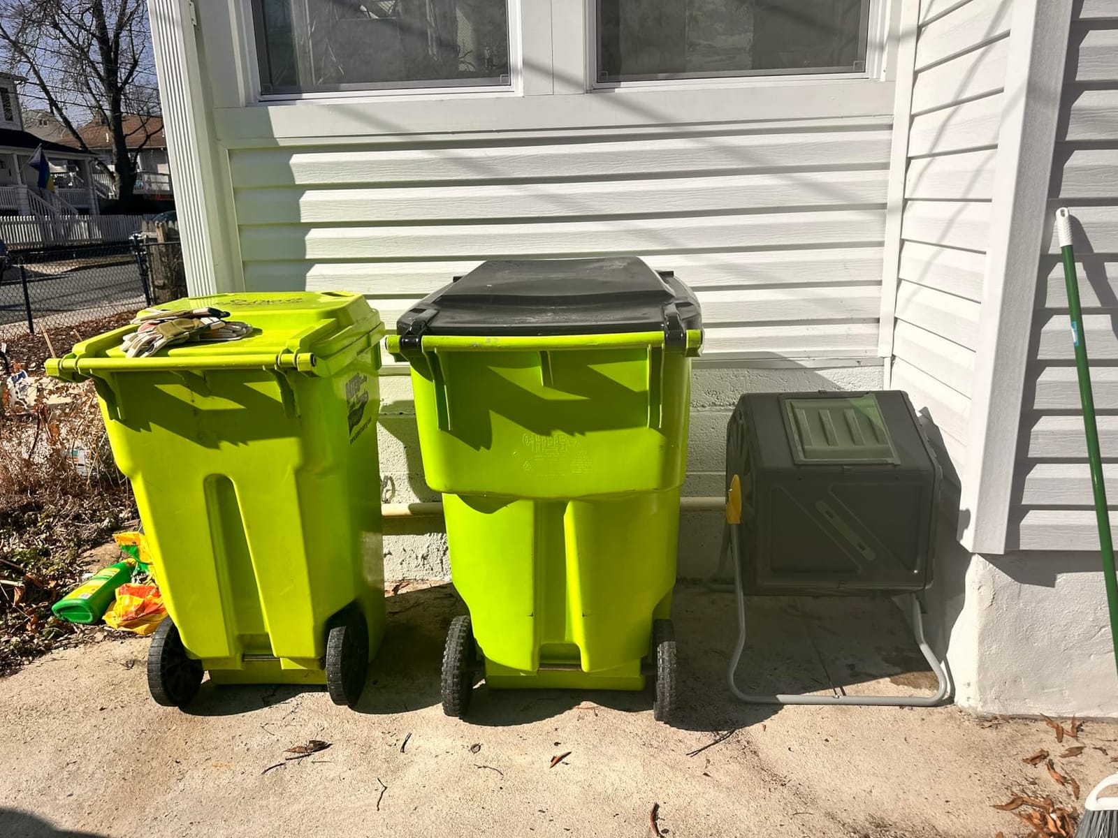 Miracle-Gro Dual Chamber Compost Tumbler - Easy-Turn, Heavy-Duty Outdoor Bin Composter with 2 Sliding Doors (2x18.5 Gal/70L) customer photo 2