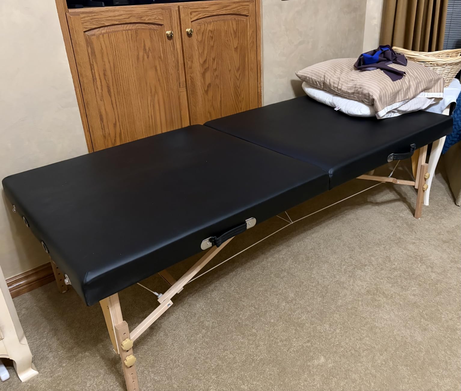 Saloniture Portable Physical Therapy Massage Table - Low to Ground Stretching Treatment Mat Platform - Black customer photo 1