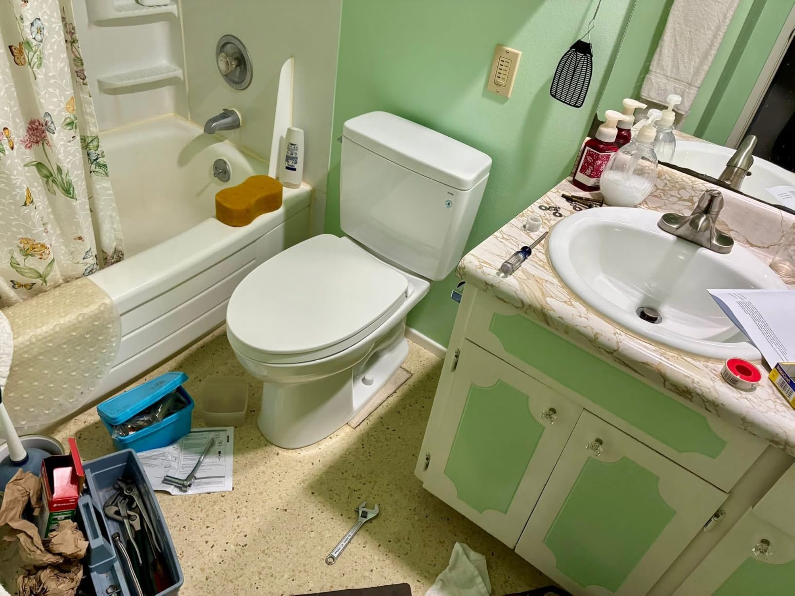 TOTO SoftClose Slow Close Elongated Toilet Seat and Lid, Cotton White - SS124#01 customer photo 1