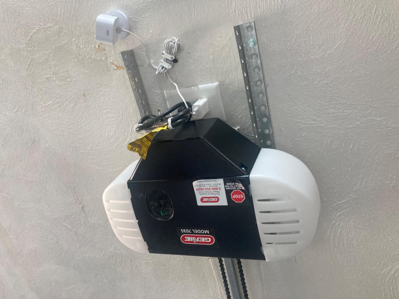 Genie Chain Drive 750 3/4 HPc Garage Door Opener w/Battery Backup, Heavy Duty, Model 7035-TKV customer photo 2