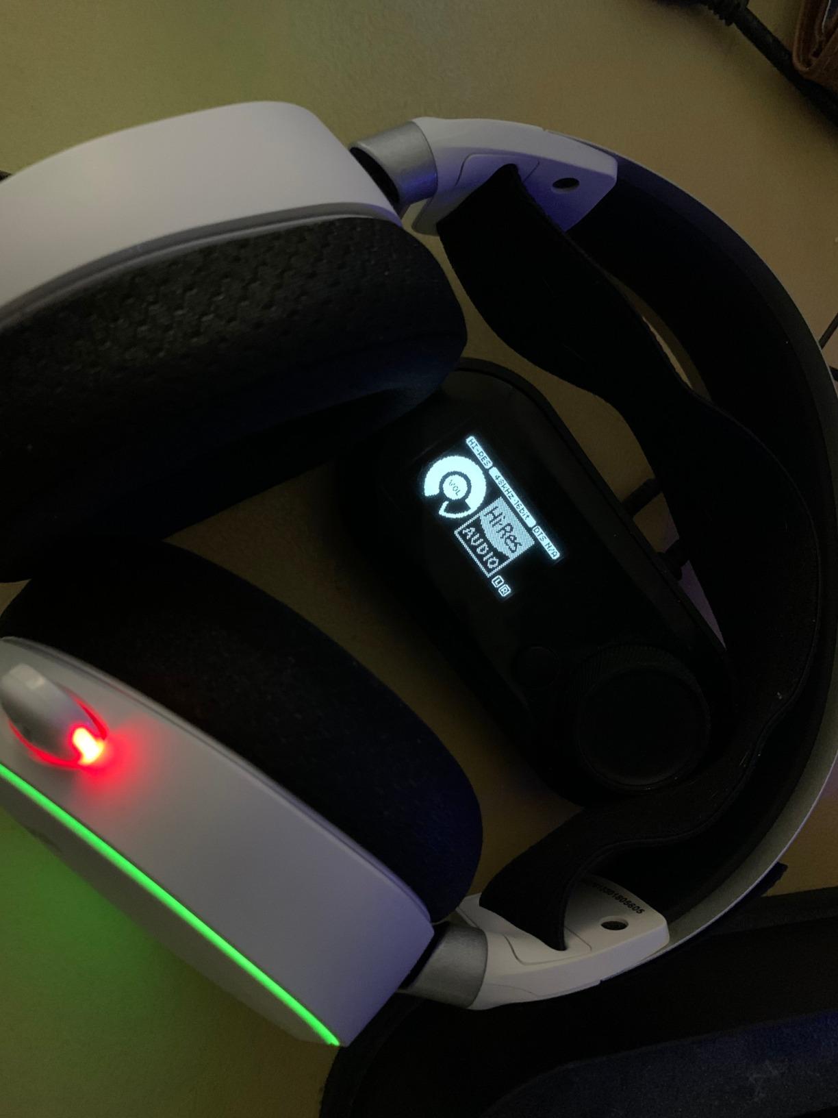SteelSeries Arctis Pro + GameDAC Wired Gaming Headset - Certified Hi-Res Audio - Dedicated DAC and Amp - for PS5/PS4 and PC - Black customer photo 2