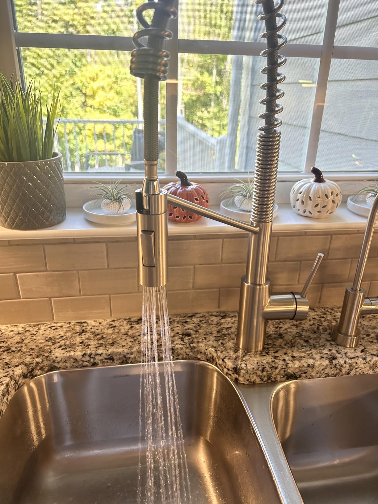 KRAUS Oletto Commercial Style Single Handle Pull Down Kitchen Faucet with QuickDock KPF-2631SFS customer photo 2