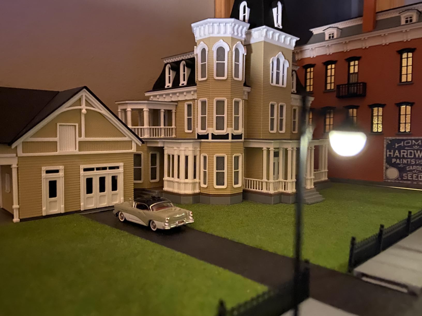 Evemodel LYM22 10pcs Model Railway Train Lamp Post 6.5cm or 2.56inch Street Lights HO OO Scale LEDs New customer photo 1