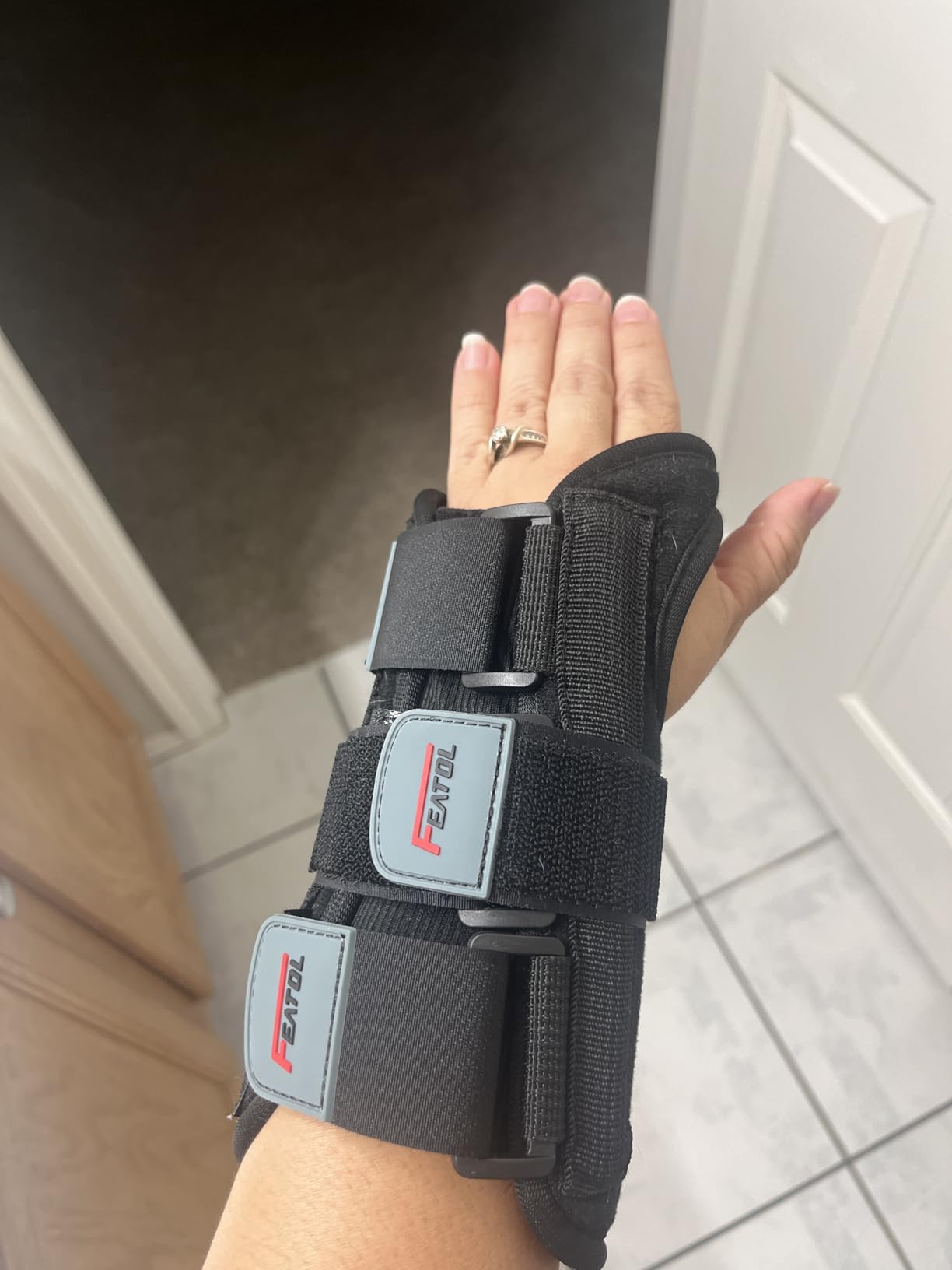 FEATOL Carpal Tunnel Wrist Brace Night Support, Adjustable Right Hand Brace | S/M, Wrist Splint with Metal Bar for Women & Men; Relieves Tendonitis, Arthritis & Sprain; Day & Night Wear for Sleep or Work customer photo 2