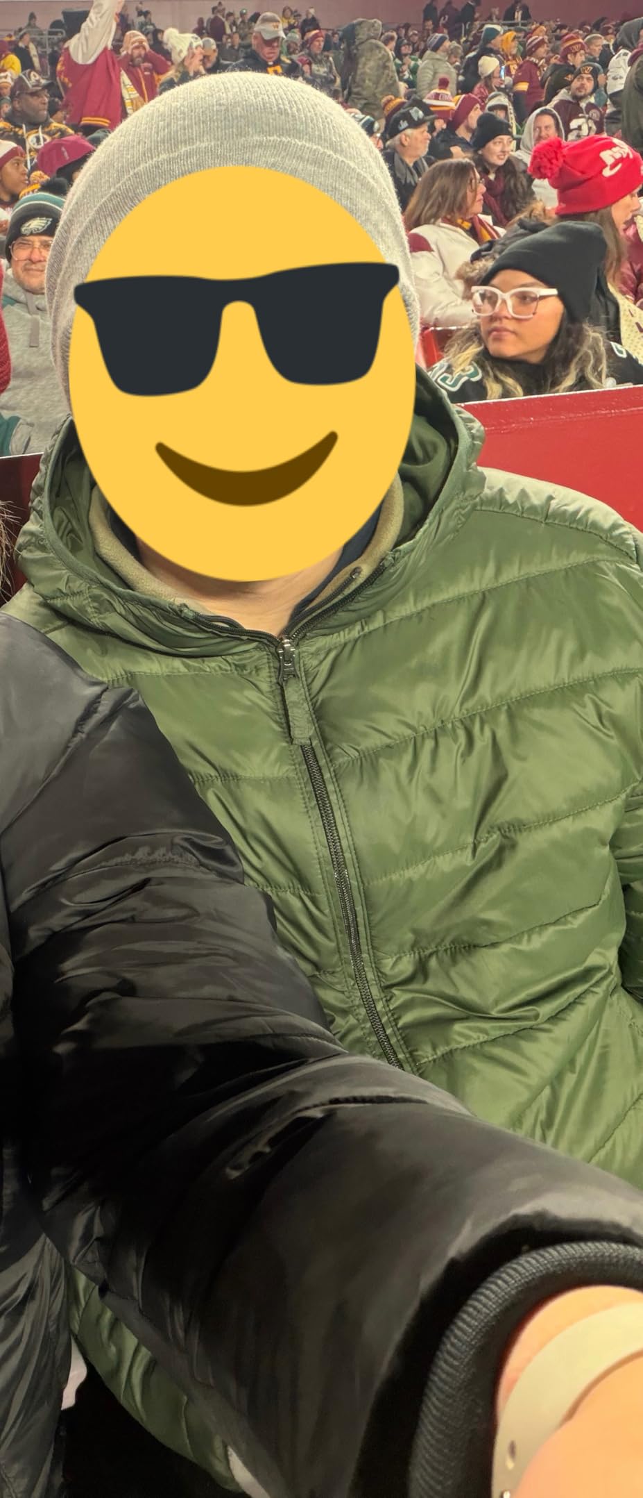 Amazon Essentials Men's Lightweight Water-Resistant Packable Hooded Puffer Jacket customer photo 2