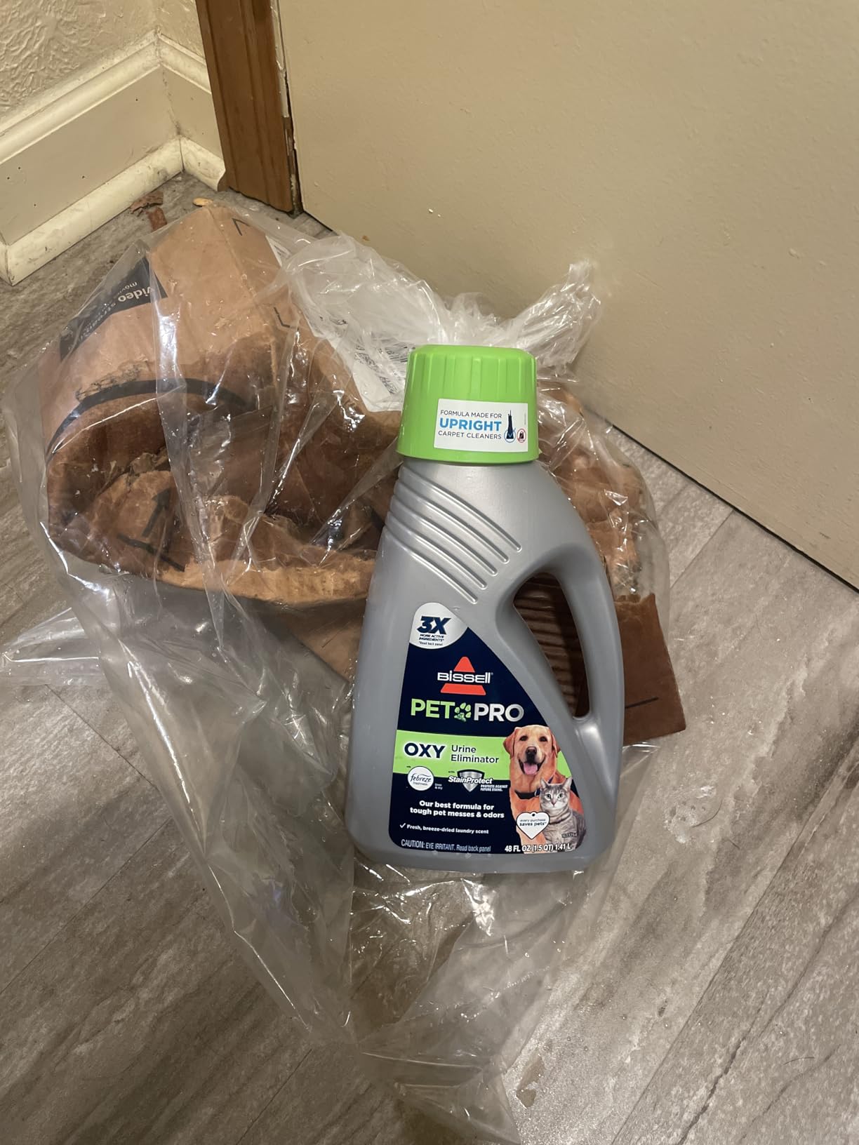 Bissell PET PRO OXY Urine Eliminator with Febreze Carpet Deep Clean Solution, 48oz customer photo 1