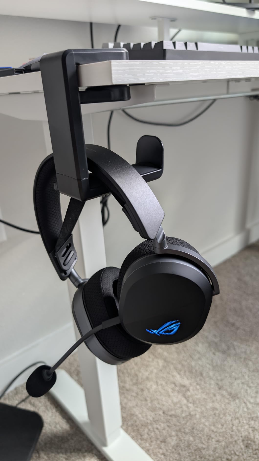 EURPMASK Rotating Headphone Stand,Adjustable Clamp-on Headset Holder Hanger | 360 Degree Swivel,Headset Hook Under Desk,No Residue,Cable Organizer,Soft Rubber Pads,Keep Headphones Secure&Desk Tidy,Black customer photo 2