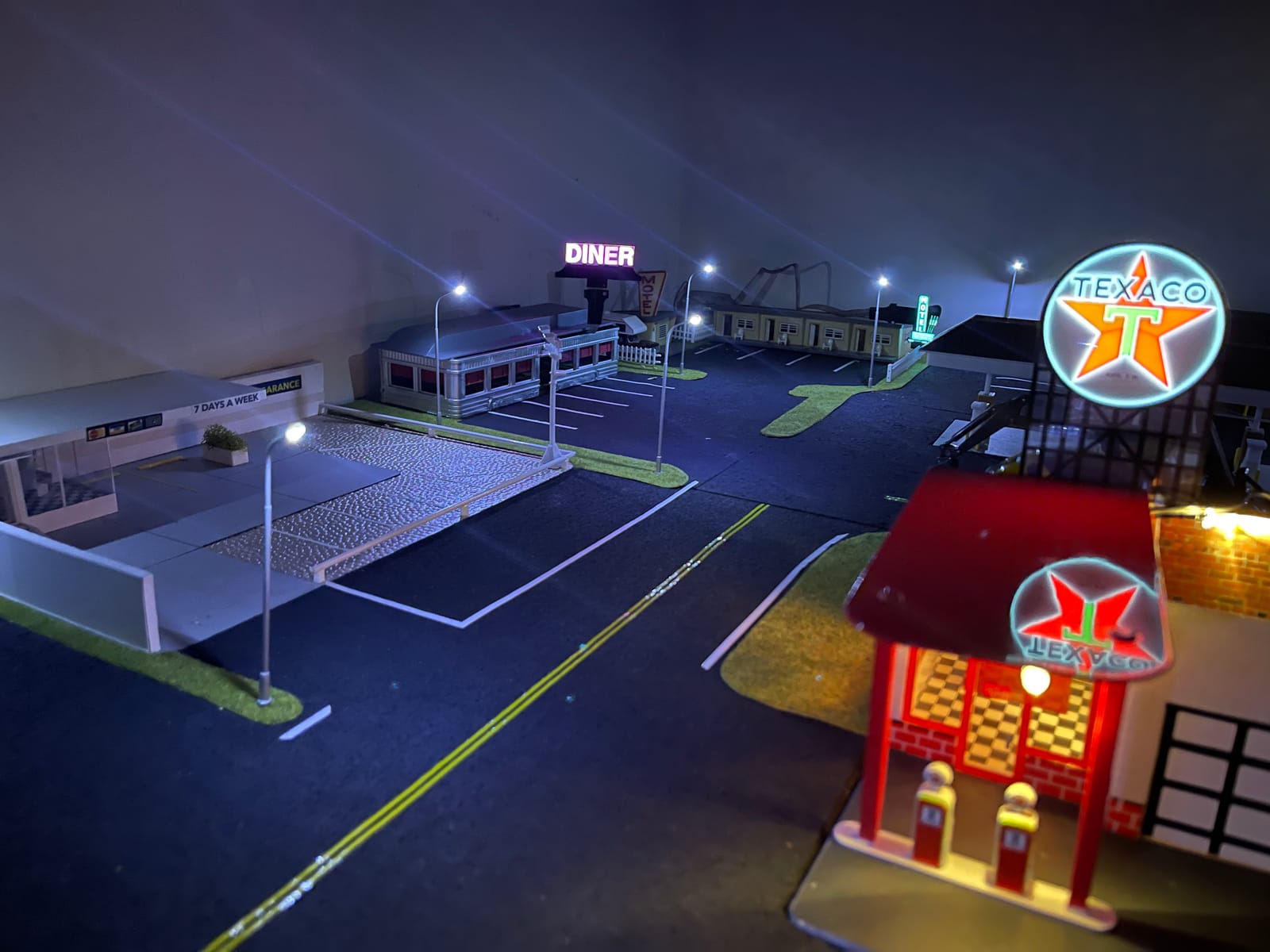 Yetaha 20Pcs Model Railway Train Model Street Lights, LED Dual Lampposts, HO OO Scale, Dual Heads Gauge Model Street Light Layout, LEDs Light 3V Train Scenery Miniature Accessories customer photo 2