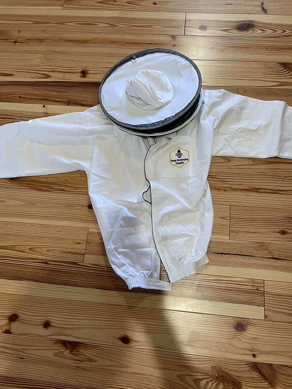Professional Bee Suit for Men and Women, Beekeeping Suit with Bee gloves, 100% Cotton Beekeeping Suits Outfit for Hobbyists, Backyard & Commercial keepers - Large customer photo 2