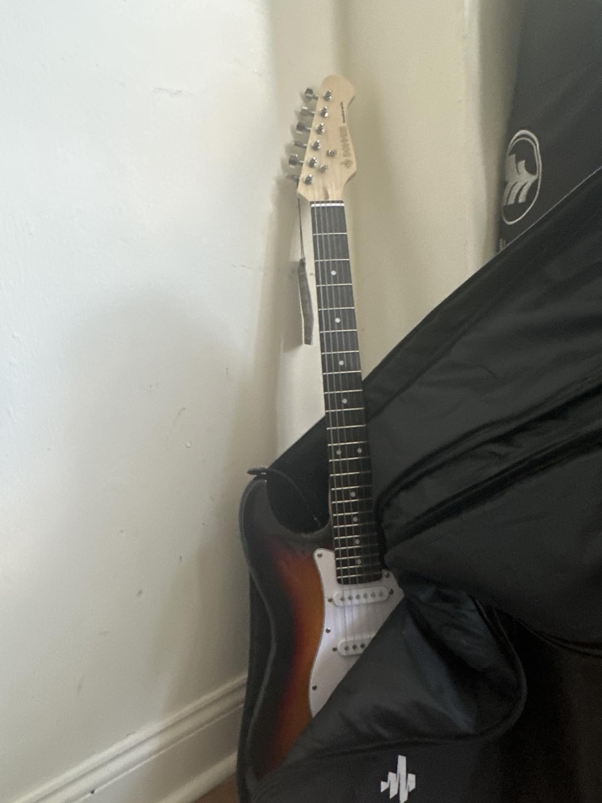 Donner DST-100S 39 Inch Full Size Electric Guitar Kit | Solid Body Sunburst, Beginner Starter, with Amplifier, Bag, Capo, Strap, String, Tuner, Cable, Picks customer photo 1