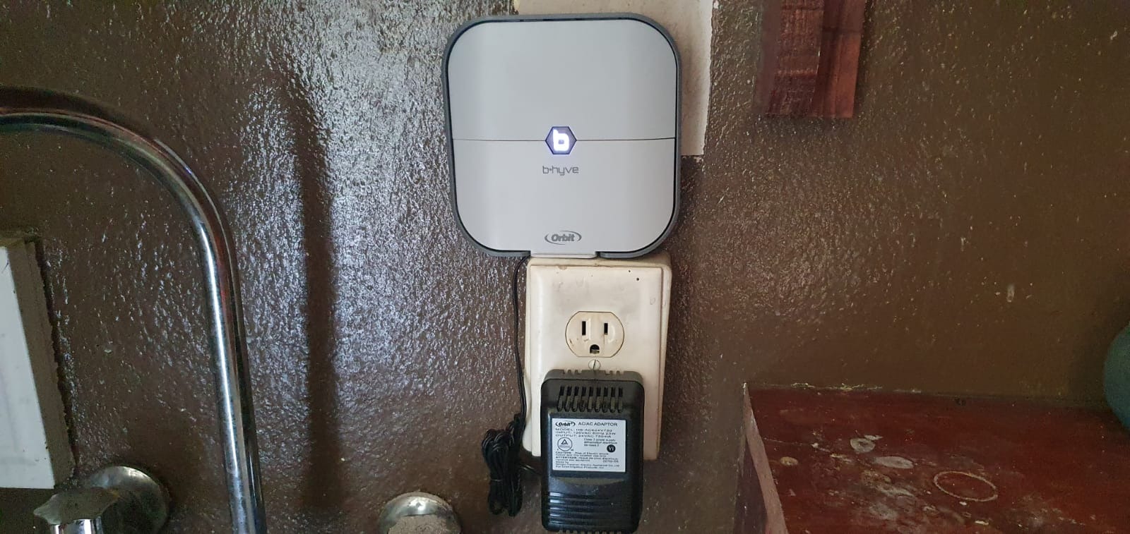 Orbit 57915 B-hyve 4-Zone Indoor Smart Sprinkler Controller | WiFi-Enabled Indoor Sprinkler Controller, App Controlled with Custom Irrigation Schedules & Weather Adjustment customer photo 2