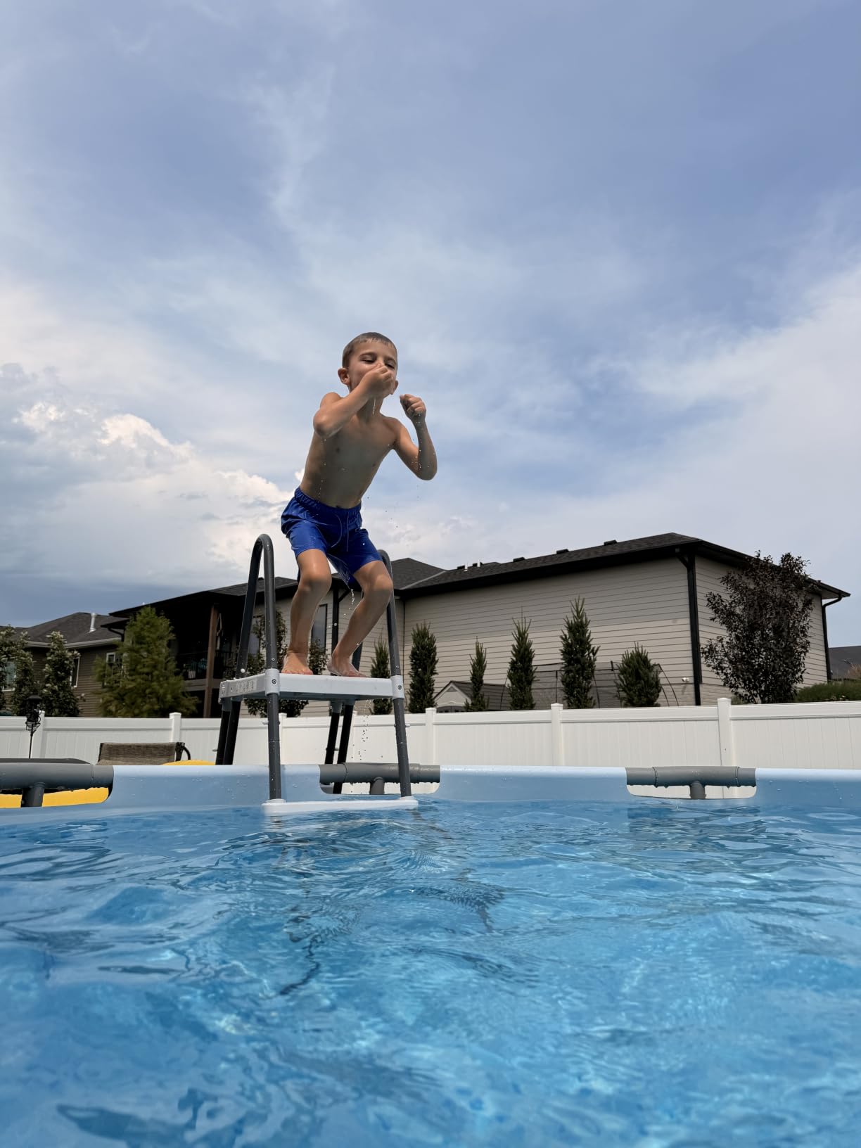 Intex 28076E Deluxe Pool Ladder with Removable Steps for Intex Pools with Wall Height of 48 Inch customer photo 2