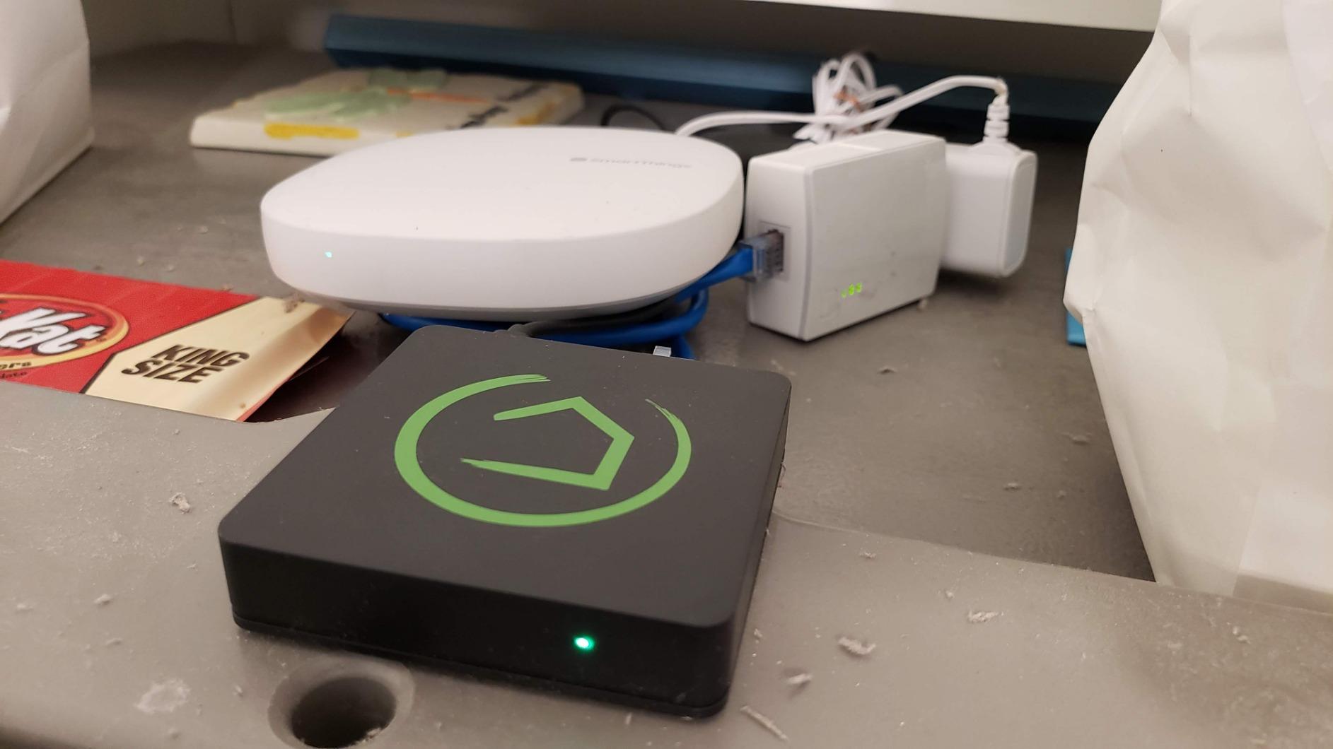 SmartThings Hub 3rd Generation [GP-U999SJVLGDA] Smart Home Automation Hub Home Monitoring Smart Devices - Alexa Google Home Compatible - Zigbee, Z-Wave, Cloud to Cloud Protocols - White customer photo 2