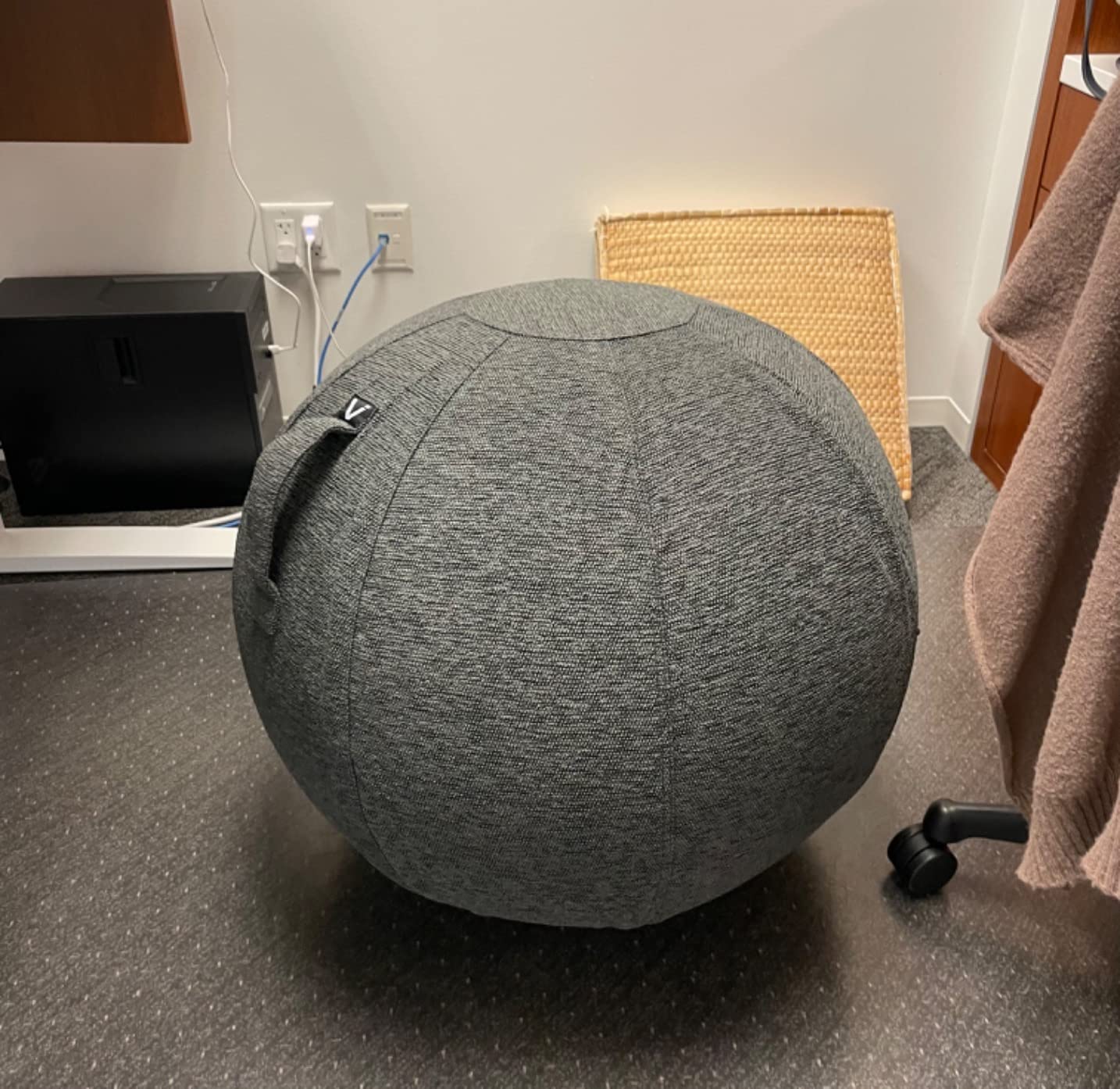 Vivora Luno Premium Ergonomic Sitting Ball Chair, Felt, Max Size (25 to 26 inches), for Home Offices, Balance Training, Yoga Ball, Posture Improvement customer photo 1