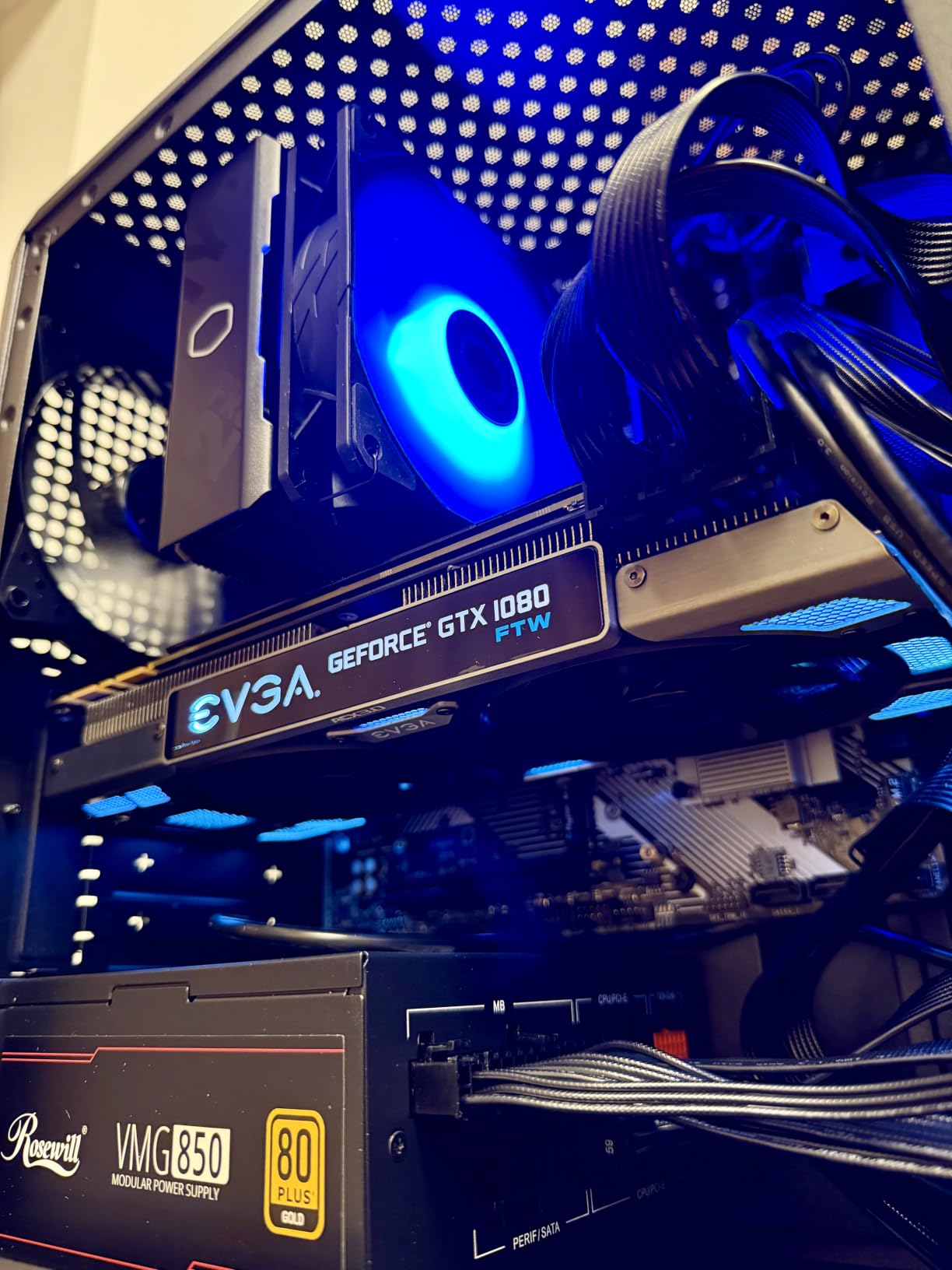 Cooler Master Hyper 212 PRO ARGB CPU Air Cooler, 4 Heat Pipes, PWM Fan | AMD AM5/AM4 & Intel LGA1851/1700 Support Cooler, Quiet Cooling, 120mm PWM Fan, ARGB, 152mm, Easy Installation customer photo 1