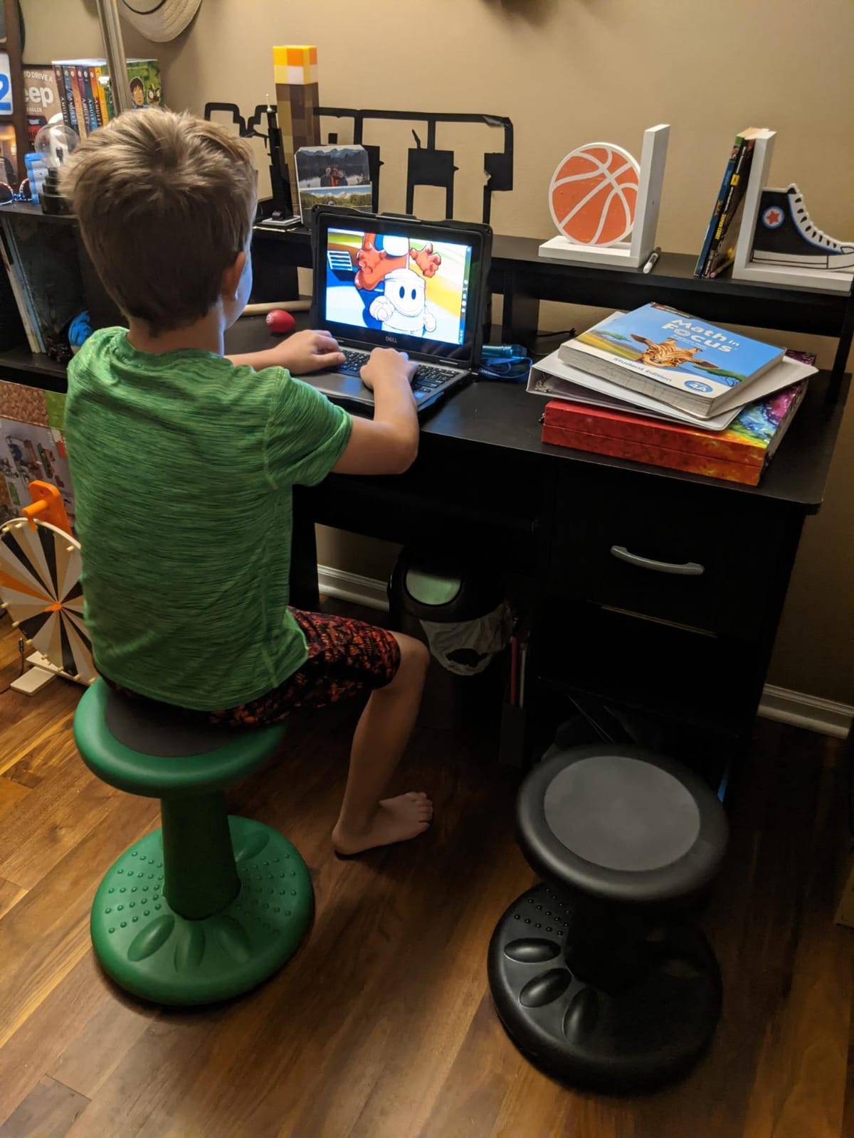 Studico ActiveChairs Kids Wobble Stool, Flexible Classroom Seating Improves Focus, Posture & Helps ADHD/ADD. Pre-Teen 17.75