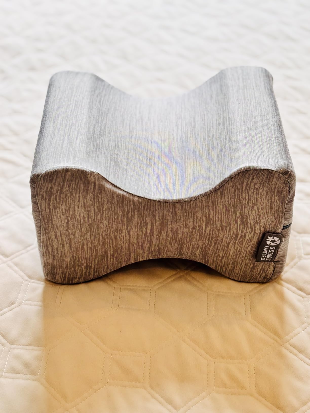 5 STARS UNITED Knee Pillow for Side Sleepers - Hip Pain Relief, Memory Foam Leg Cushion for Side Sleeping - Between Legs Pillow for Sciatica & Lower Back Pain, White customer photo 1