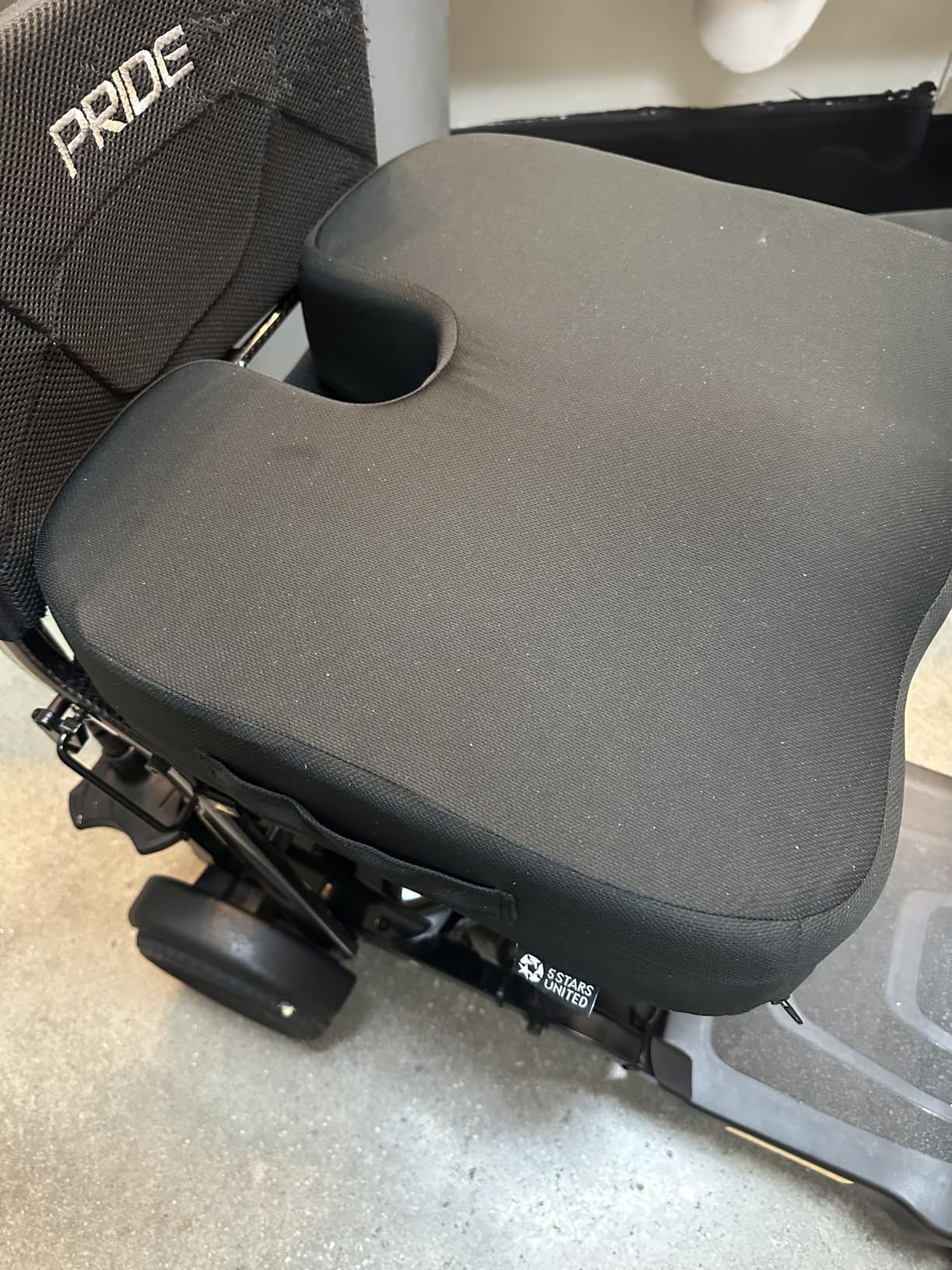 5 STARS UNITED Seat Cushion - Memory Foam Chair Cushion for Tailbone Pain Relief - Ergonomic Support for Coccyx, Sciatica & Butt - Office, Desk & Gaming Chair, Car Seat, Wheelchair, Airplane, Black customer photo 1