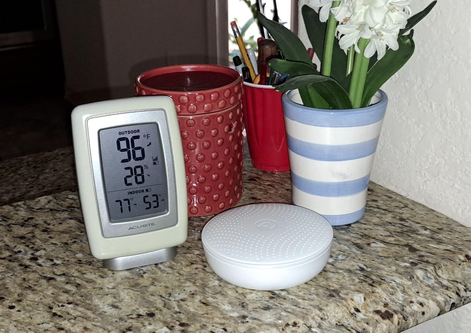 Airthings 2930 Wave Plus - Radon & Air Quality Monitor, Battery Powered (CO2, VOC, Humidity, Temp, Pressure) customer photo 1