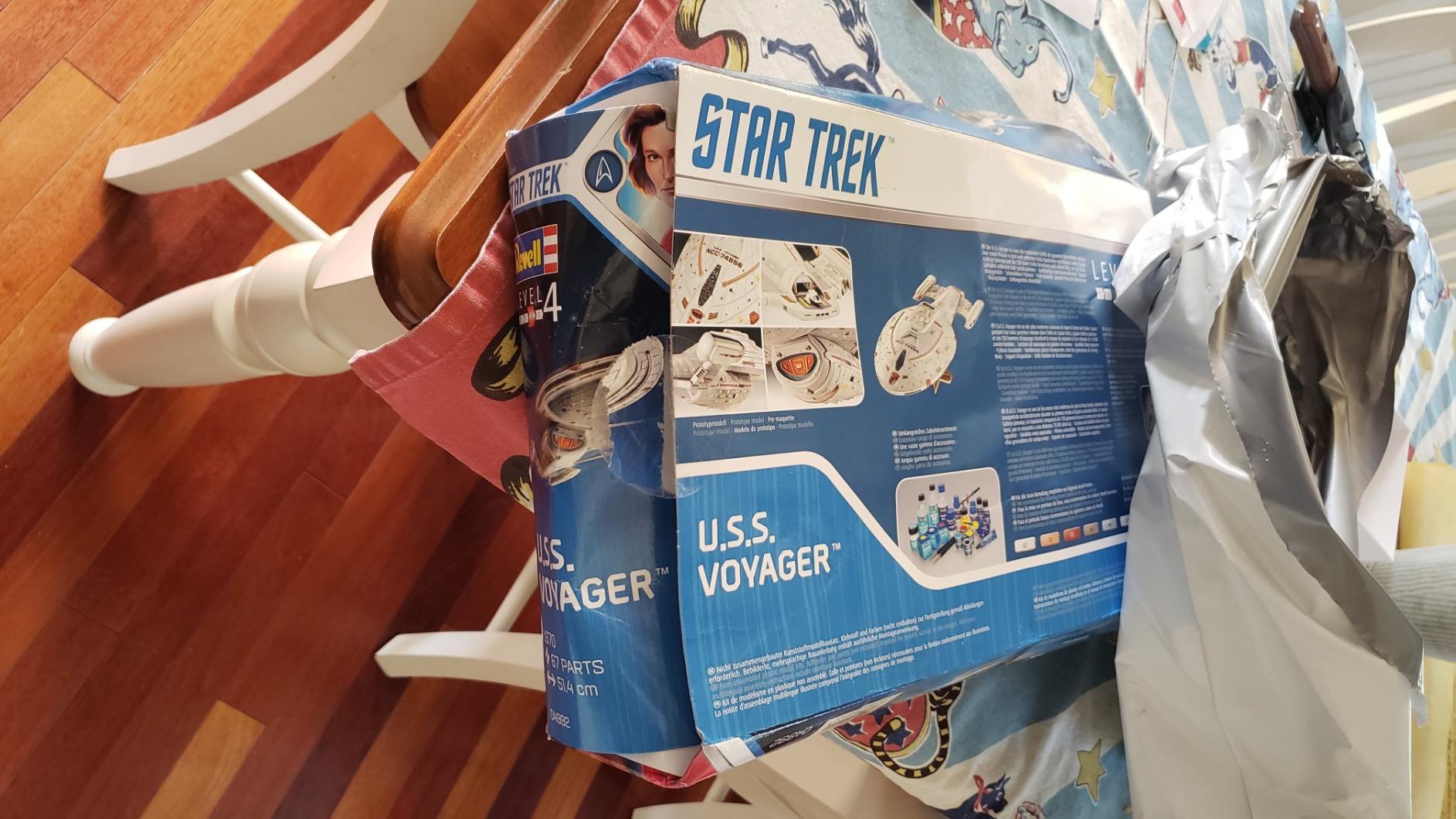 Revell 04992 U.S.S. Voyager 1:670 Scale Unbuilt/Unpainted Plastic Model Kit customer photo 1