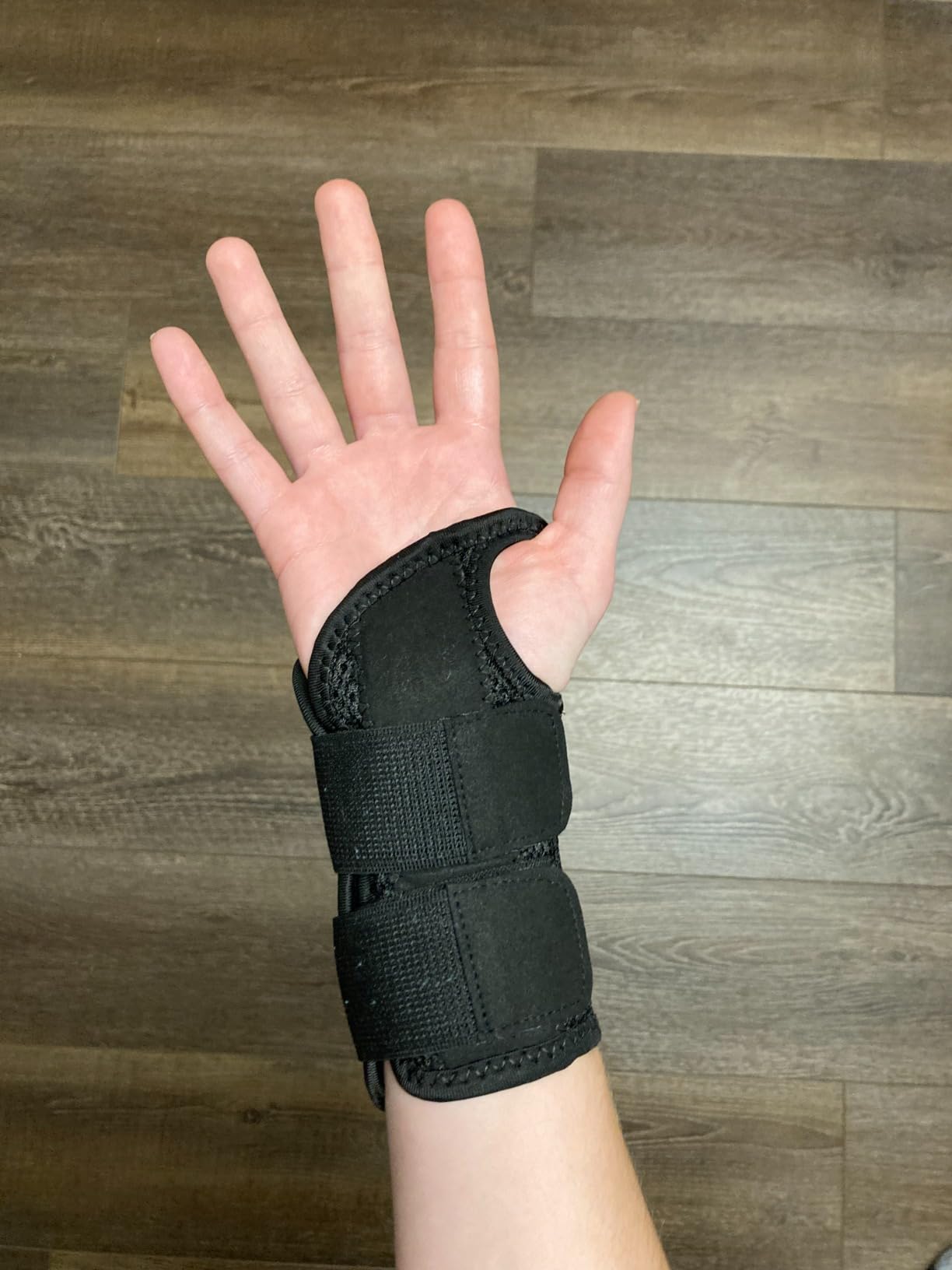 Copper Compression Advanced Wrist Brace - Copper Infused Adjustable Orthopedic Support Splint for Pain, Carpal Tunnel, Arthritis, Tennis Elbow, Tendinitis, RSI, Ganglion Cyst for Men Women Right S/M customer photo 2
