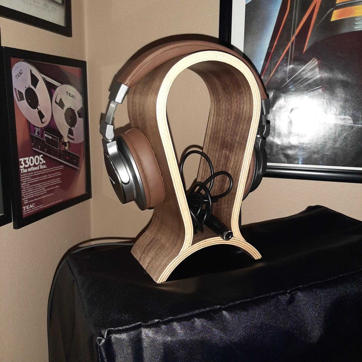 Headphone Stand Wood, Headset Stand for Desk, Walnut Gaming Headphone Holder Compatible for Sennheiser, Bose, Beats, Razer, AKG, Airpod Max, HyperX, Sony PS4 et. customer photo 2