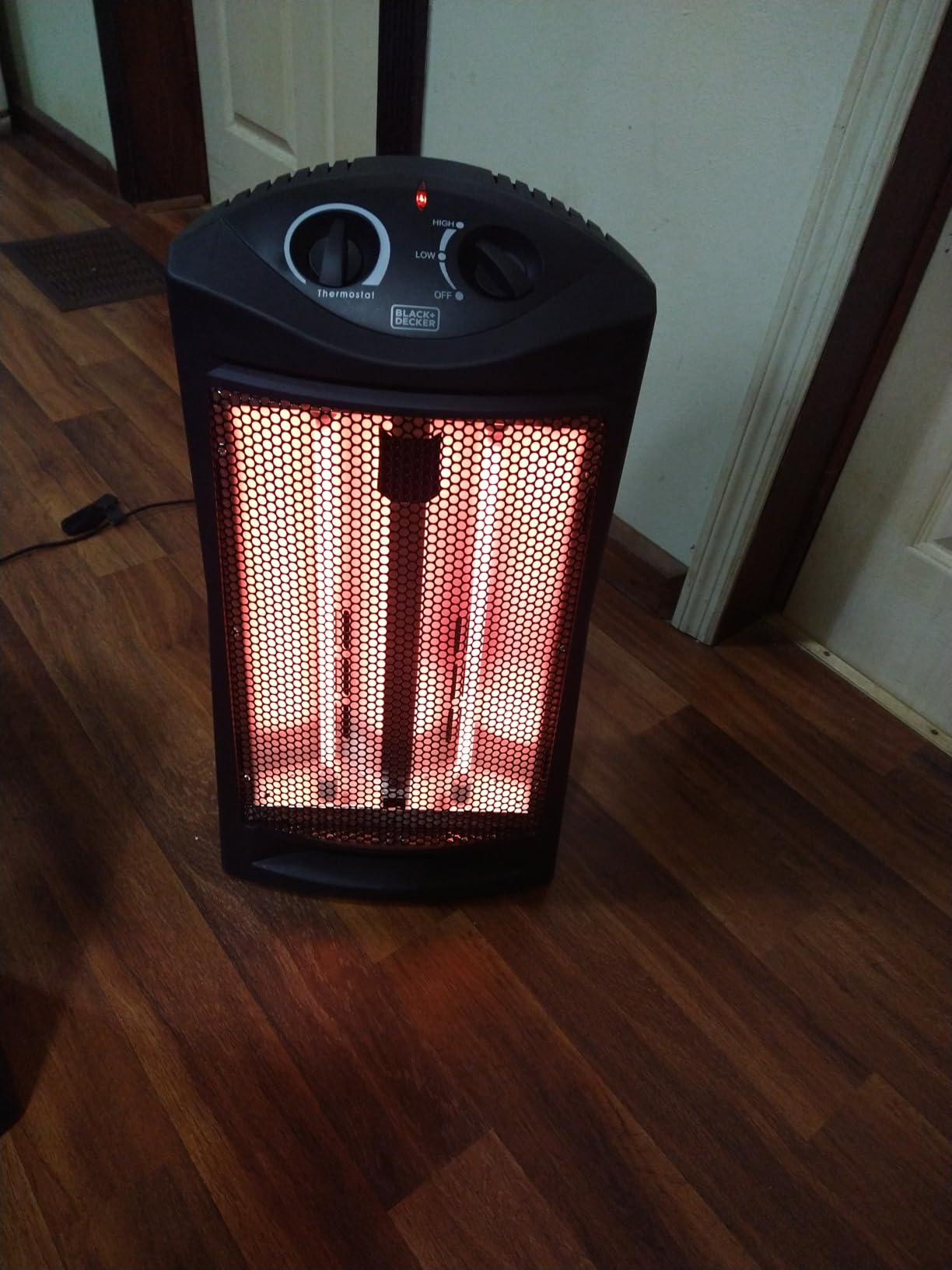 BLACK+DECKER Infrared Radiant Quartz Tower Heater, BHTI06, Black, 1500W Personal Space Heater with Adjustable Thermostat, 2 Settings customer photo 2