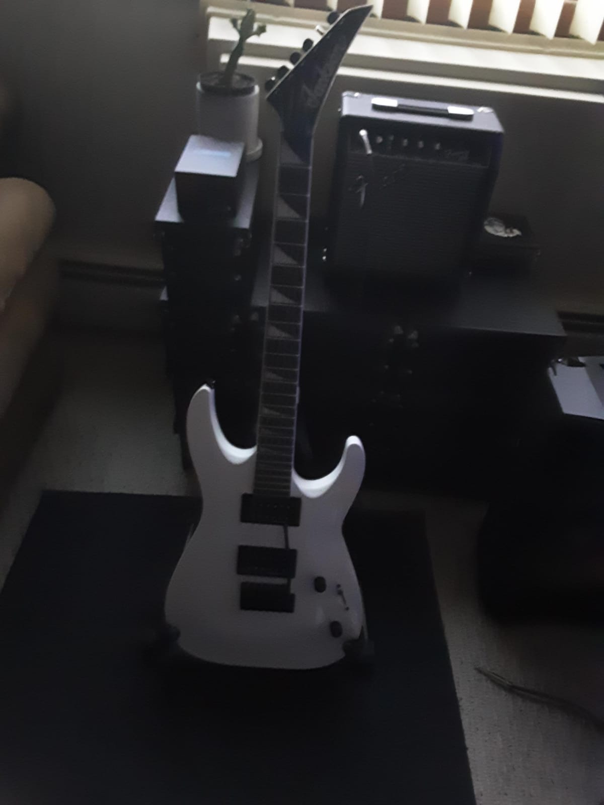 Jackson JS Series Dinky Arch Top JS22 DKA Compound-Radius Amaranth Fingerboard Maple Neck 6-String Electric Guitar (Right-Handed, Snow White) customer photo 2