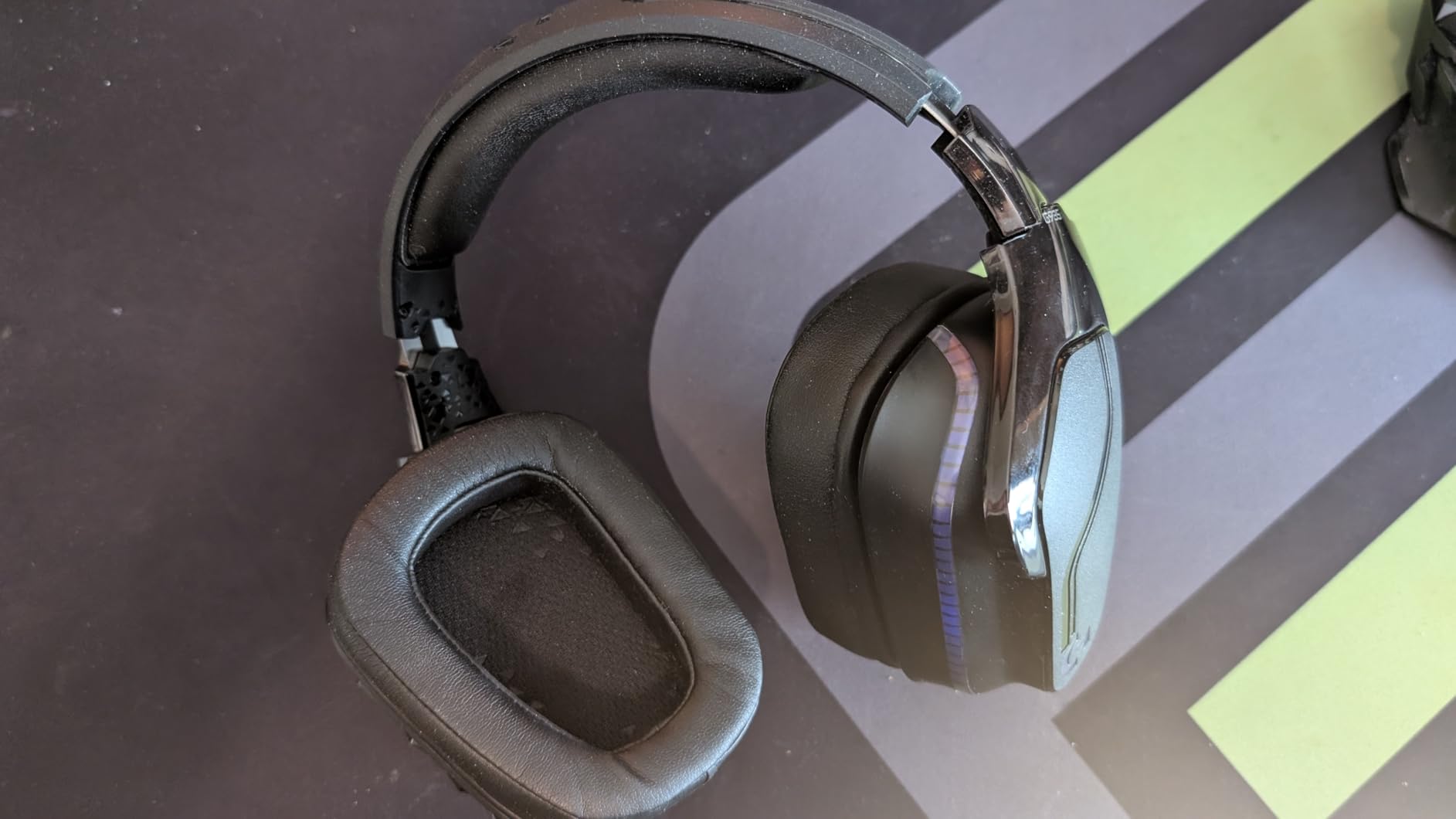 Logitech G935 LIGHTSYNC RGB Wireless Gaming Headset - Black/Blue | DTS:X, LIGHTSYNC RGB lighting customer photo 2