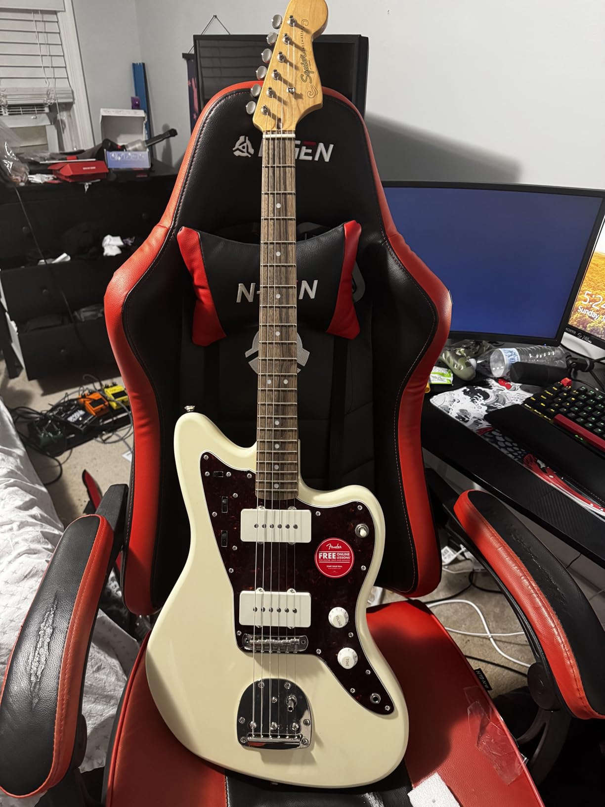 Squier Classic Vibe 60s Jazzmaster Electric Guitar, Olympic White customer photo 2