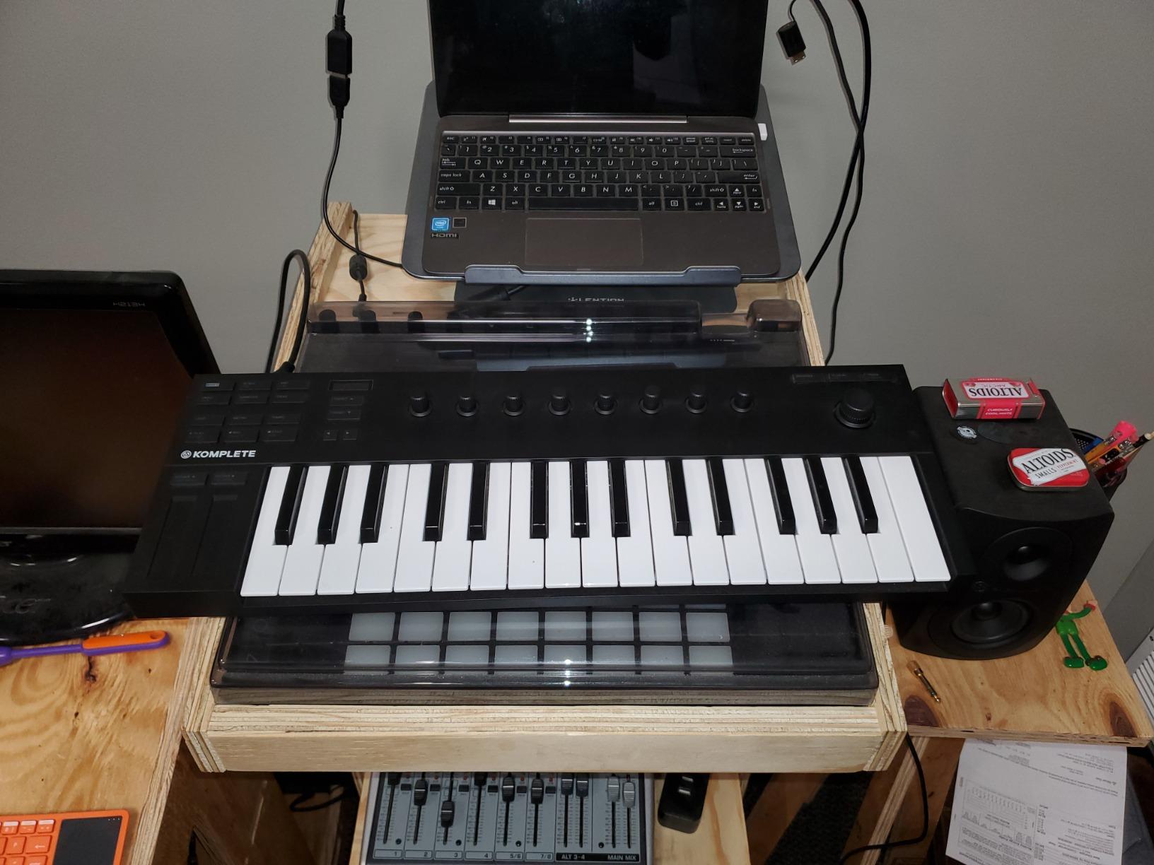 Native Instruments Komplete Kontrol M32 Controller Keyboard (26154) customer photo 1