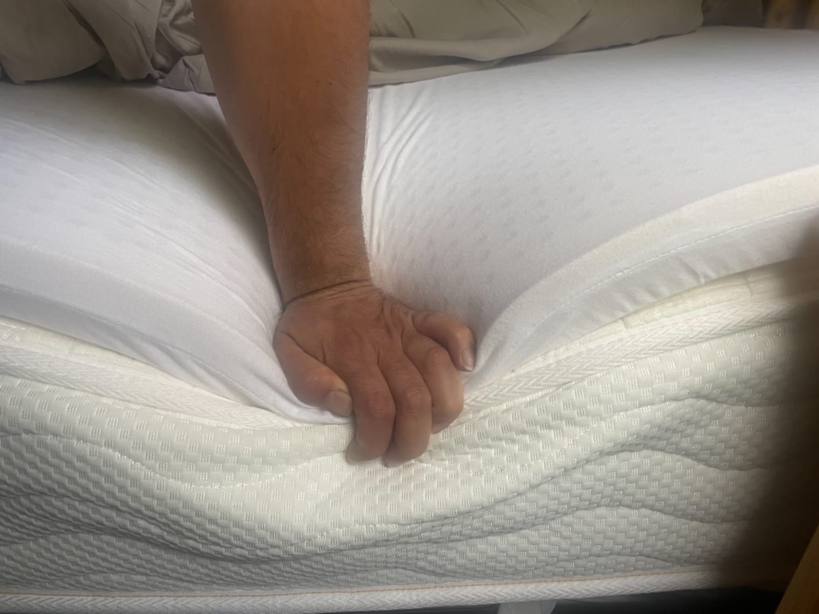 Queen Mattress, 10 Inch Hybrid Mattress in a Box with Gel Memory Foam Mattress, Natural Latex Mattress Individually Wrapped Pocket Coils Innerspring Mattress, Pressure Relief, Back Pain Relief customer photo 1