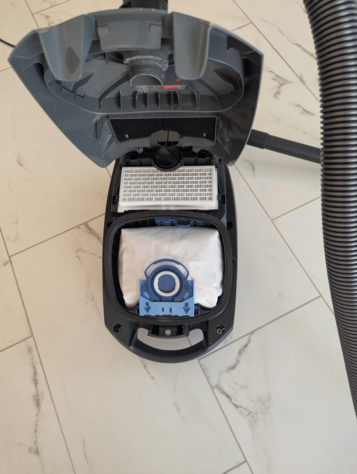 Miele Classic C1 Pure Suction Vacuum for Hard Floors & Low-Pile Carpet customer photo 2