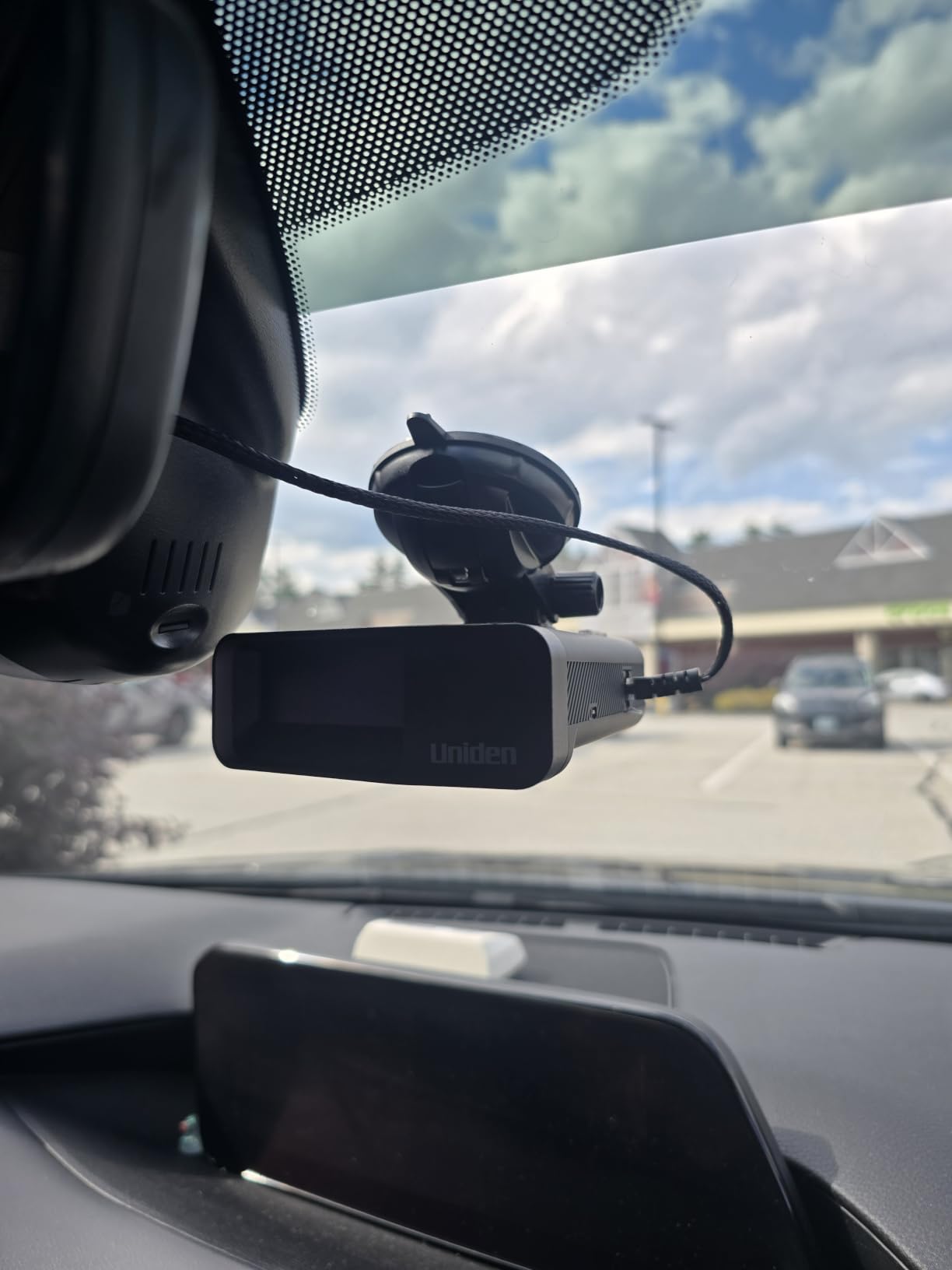 Uniden R7 Extreme Long-Range Laser-Radar Detector, Built-in GPS w/ Real-Time Alerts, Dual-Antennas Front & Rear w/Directional Arrows, Voice Alerts, Red Light Camera and Speed Camera Alerts customer photo 1