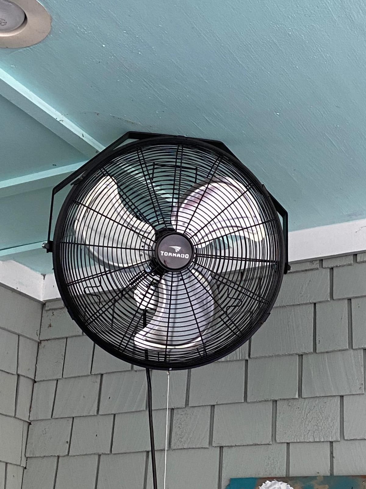 Tornado - 18 Inch High Velocity Industrial Wall Fan with TEAO Enclosure Motor - 4000 CFM - 3 Speed - 6.5 FT Cord - Industrial, Commercial, Residential Use - UL Safety Listed customer photo 2