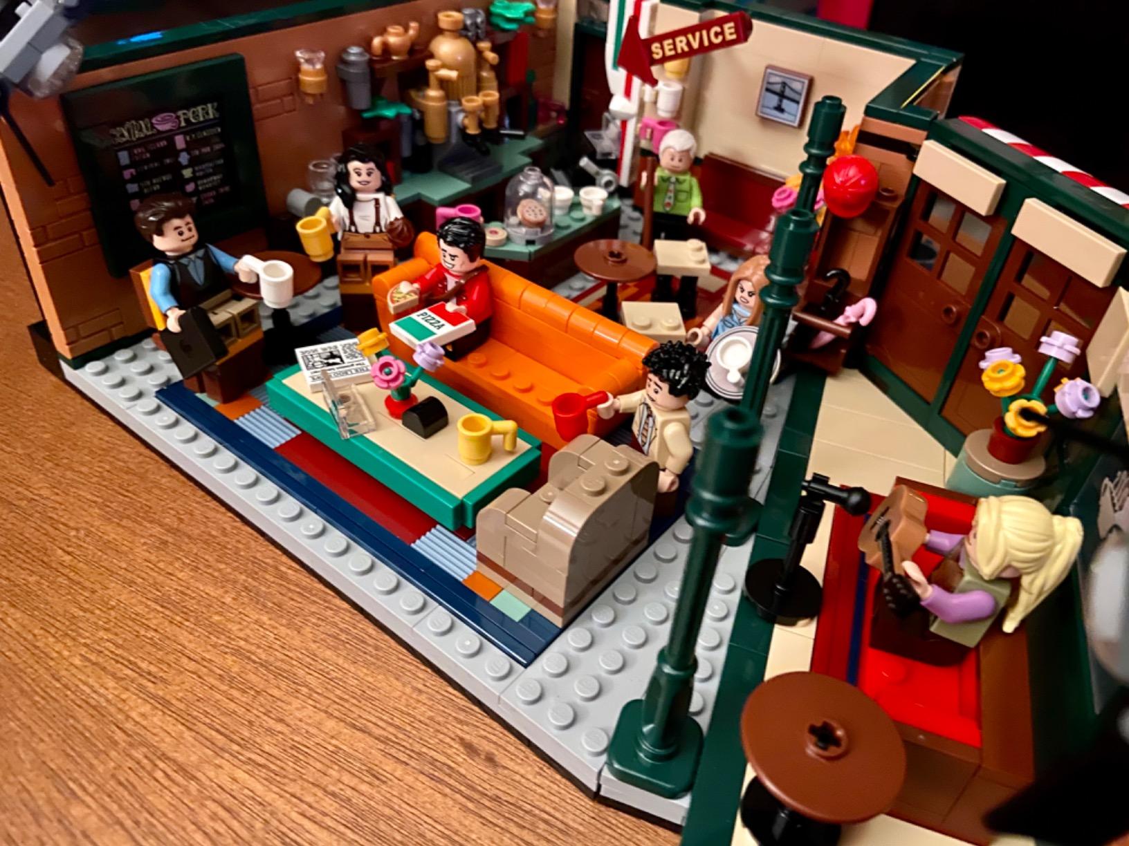 LEGO Ideas 21319 Central Perk Building Kit (1,070 Pieces) customer photo 1