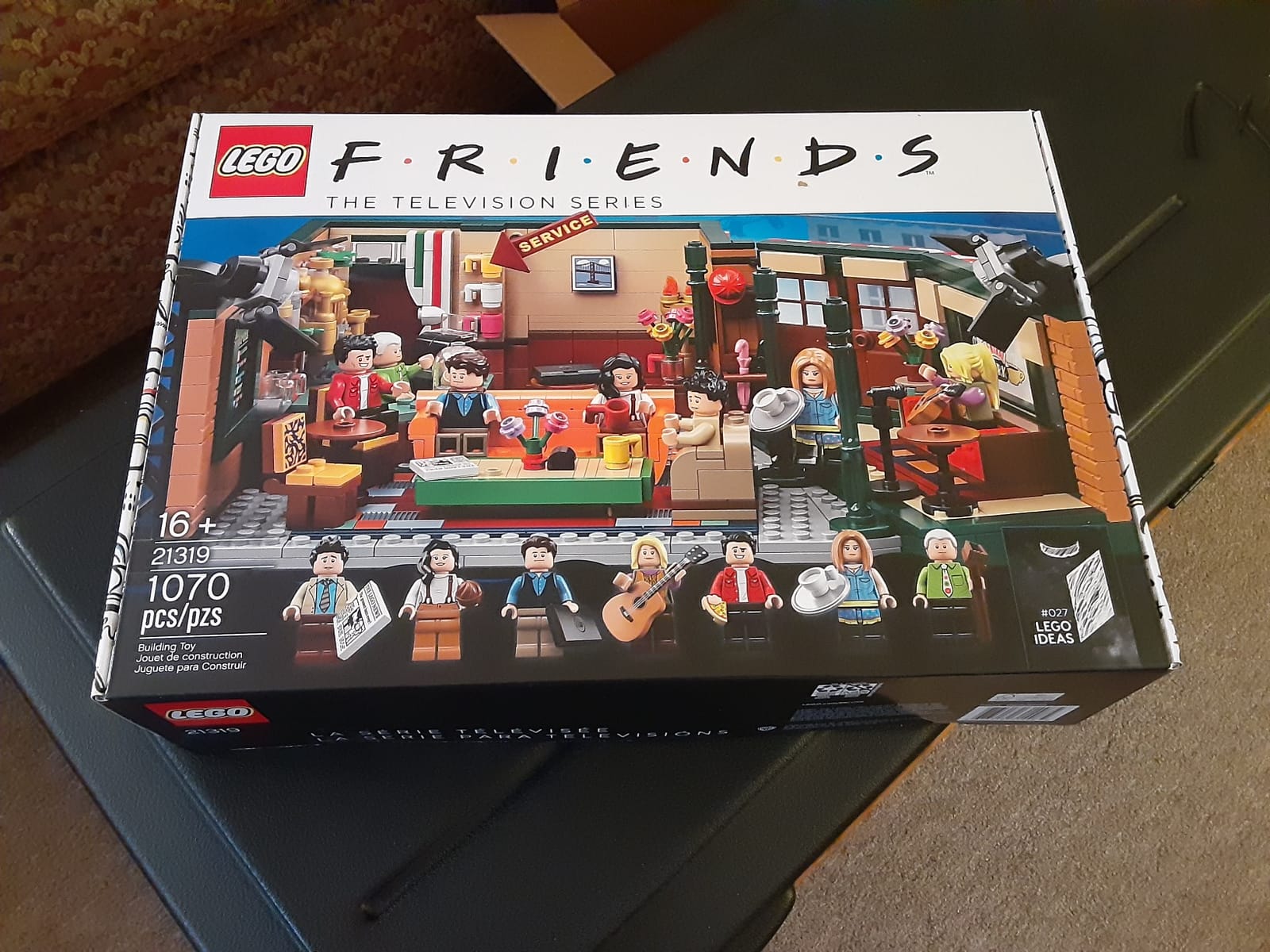 LEGO Ideas 21319 Central Perk Building Kit (1,070 Pieces) customer photo 2
