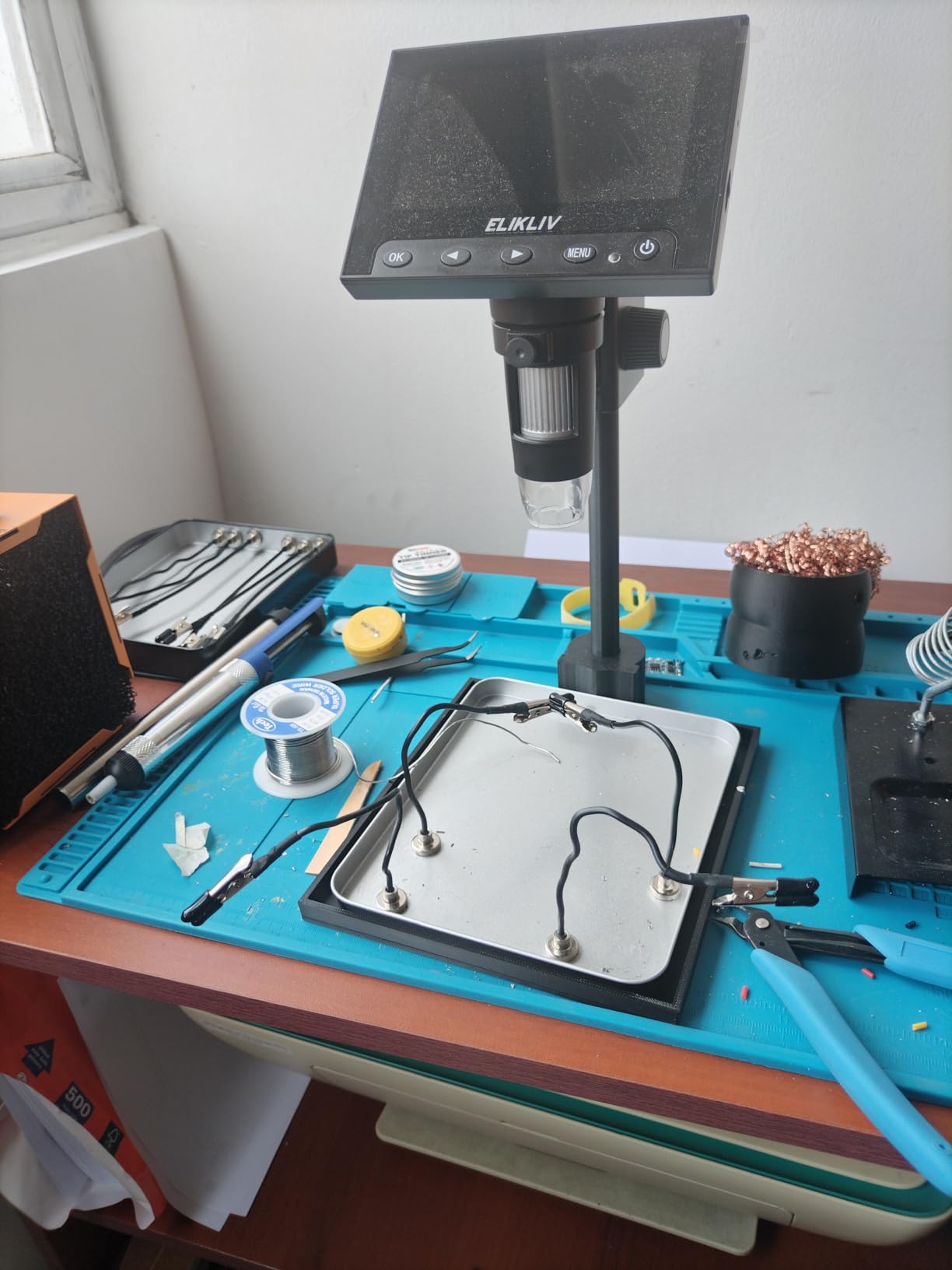 Elikliv Microscope, LCD Digital Coin Microscope 1000x, Coin Magnifier with 8 Adjustable LED Lights, PC View Compatible with Windows/MacBook, EDM4, 4.3-Inch customer photo 1