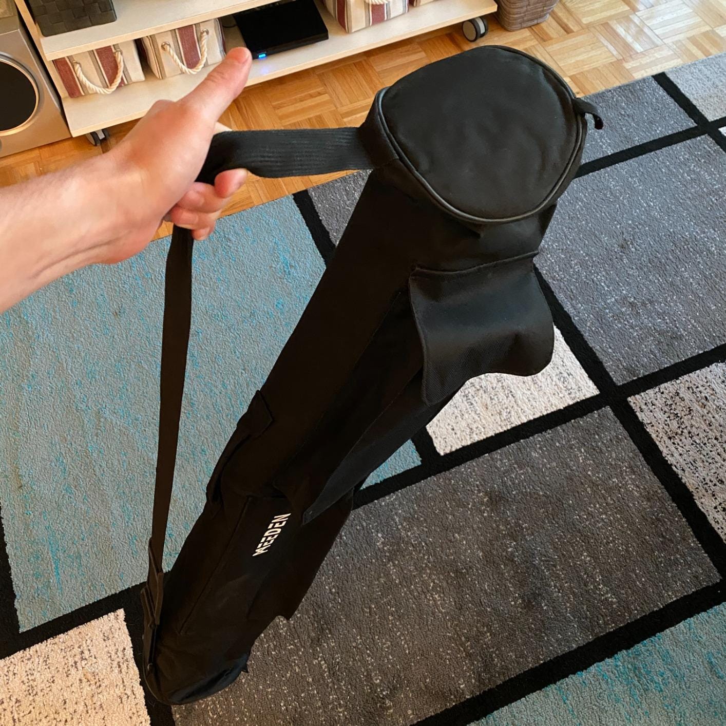 MEEDEN Portable Tripod Easel for Painting: Solid Beech Wood Art Easel | Foldable Drawing Easel Stand with Carrying Bag Perfect for Indoor Outdoor Use, Holds Canvas up to 44