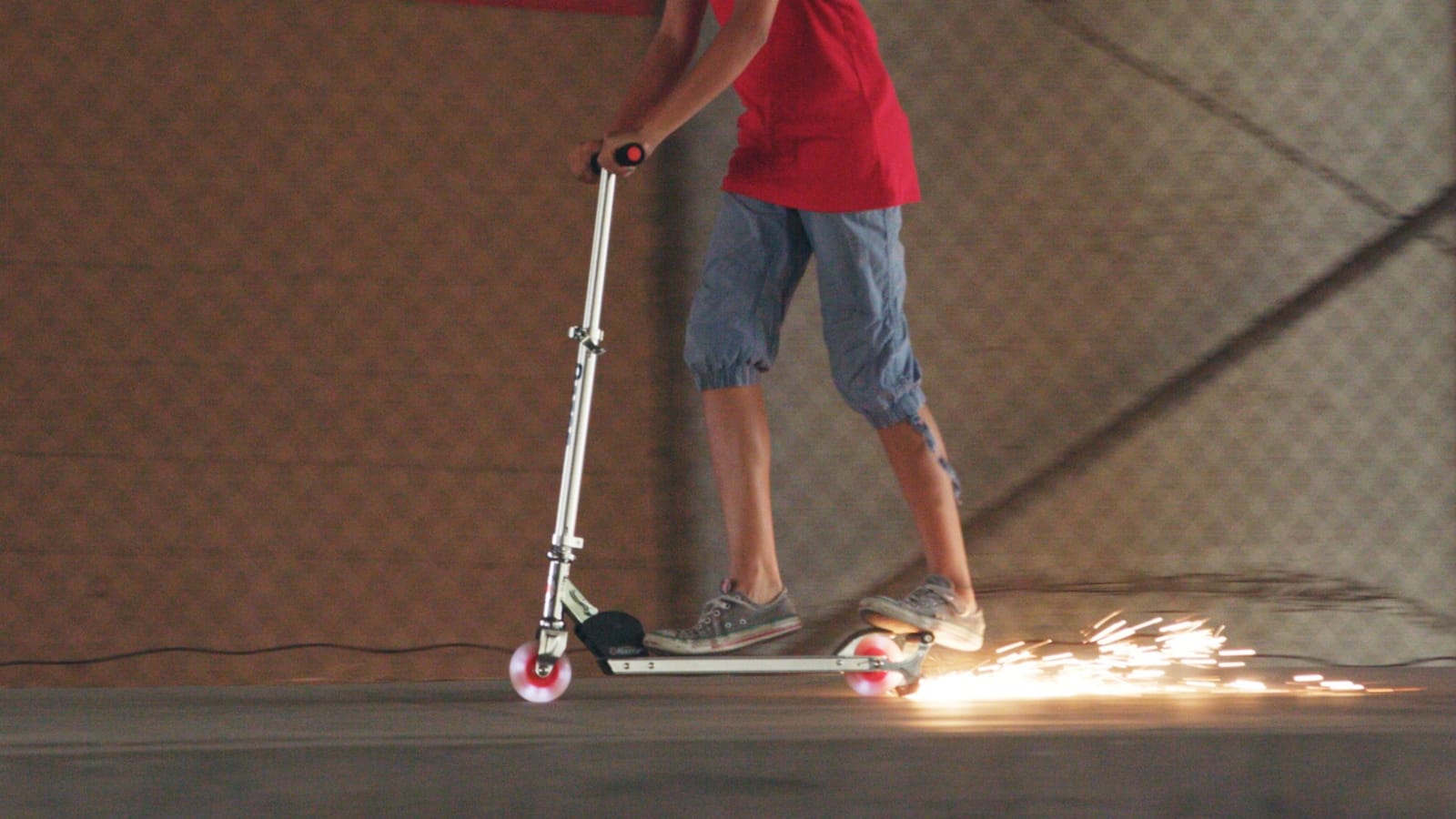 Razor Spark Ultra Kick Scooter for Kids Ages 8+ - Spark Bar, Ultra Bright LED Wheels, Rear-Fender Brake, Adjustable Handlebars, for Riders up to 143 lbs customer photo 2