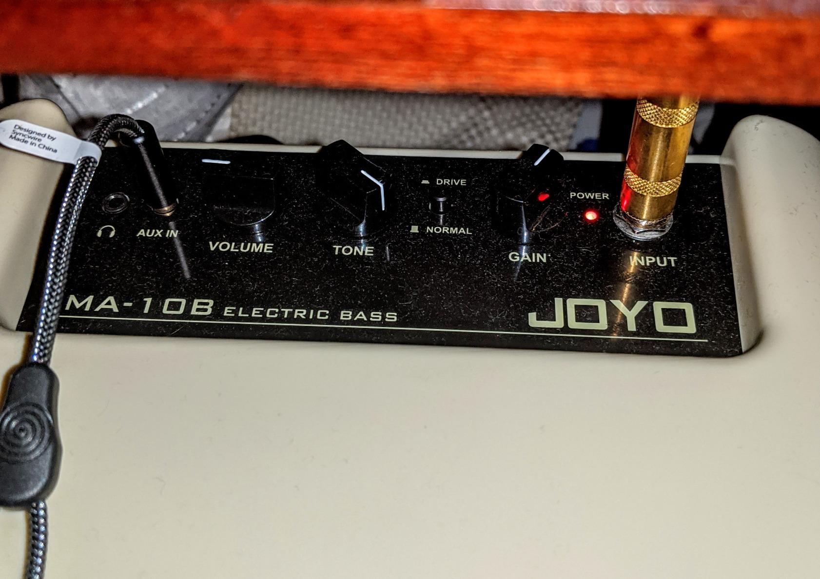 JOYO 10W Mini Bass Amp Bass Guitar Practice Amp Combo Bass Amplifier Portable Small Battery Powered Bass Amp Dual Channel (MA-10B) customer photo 1