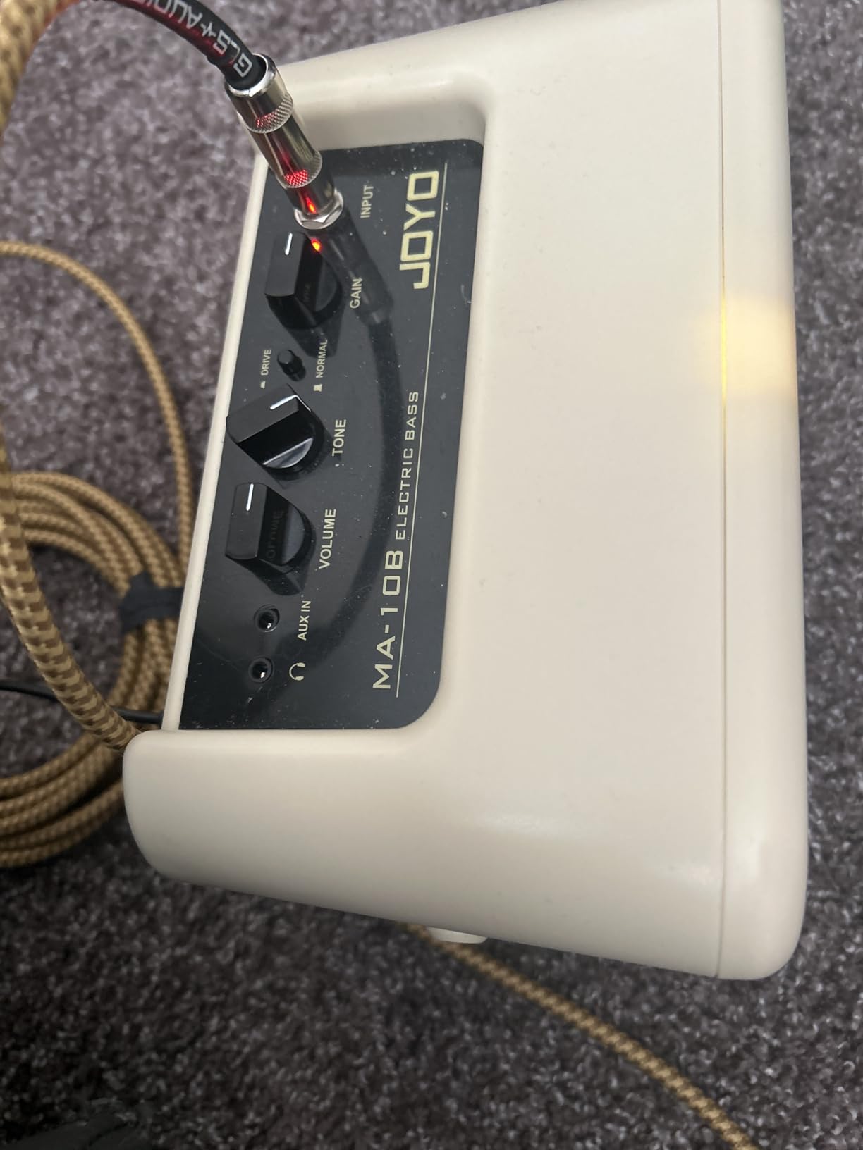 JOYO 10W Mini Bass Amp Bass Guitar Practice Amp Combo Bass Amplifier Portable Small Battery Powered Bass Amp Dual Channel (MA-10B) customer photo 2