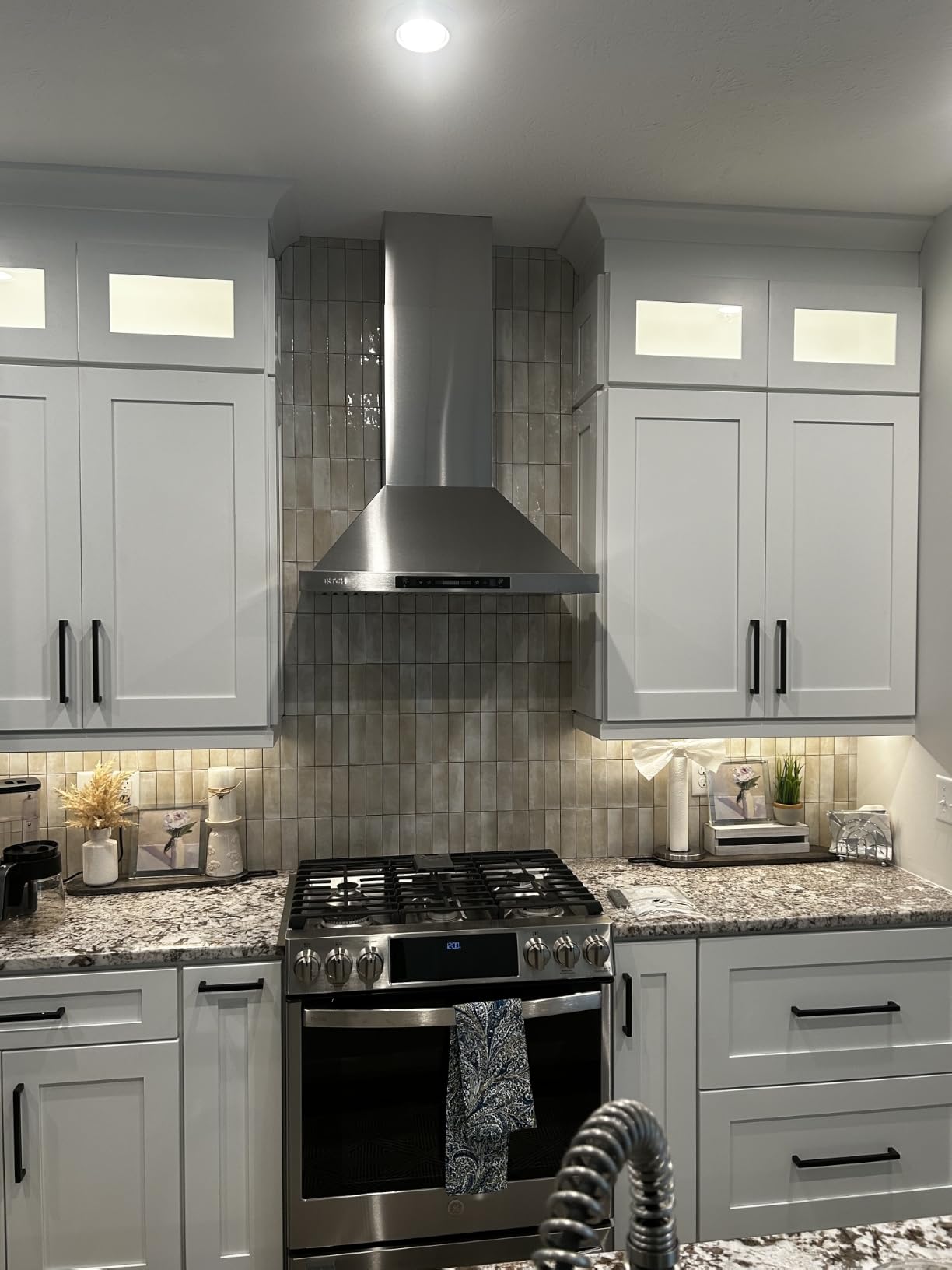 36-inch Wall Mount Range Hood 900 CFM Ducted/Ductless Convertible, Kitchen Chimney Vent Stainless Steel with Gesture Sensing & Touch Control (IKP02-36) customer photo 2