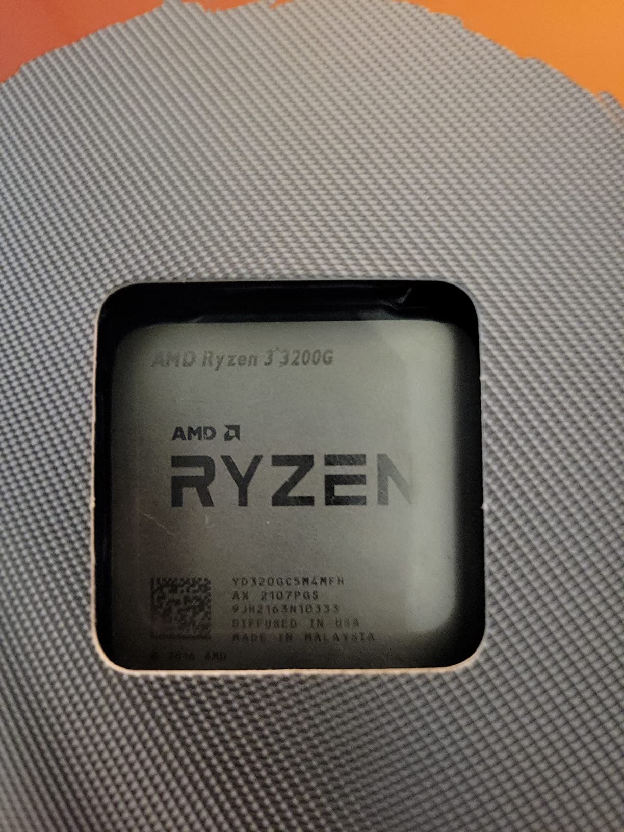 AMD Ryzen 3 3200G 4-core unlocked desktop processor with Radeon Graphics customer photo 1