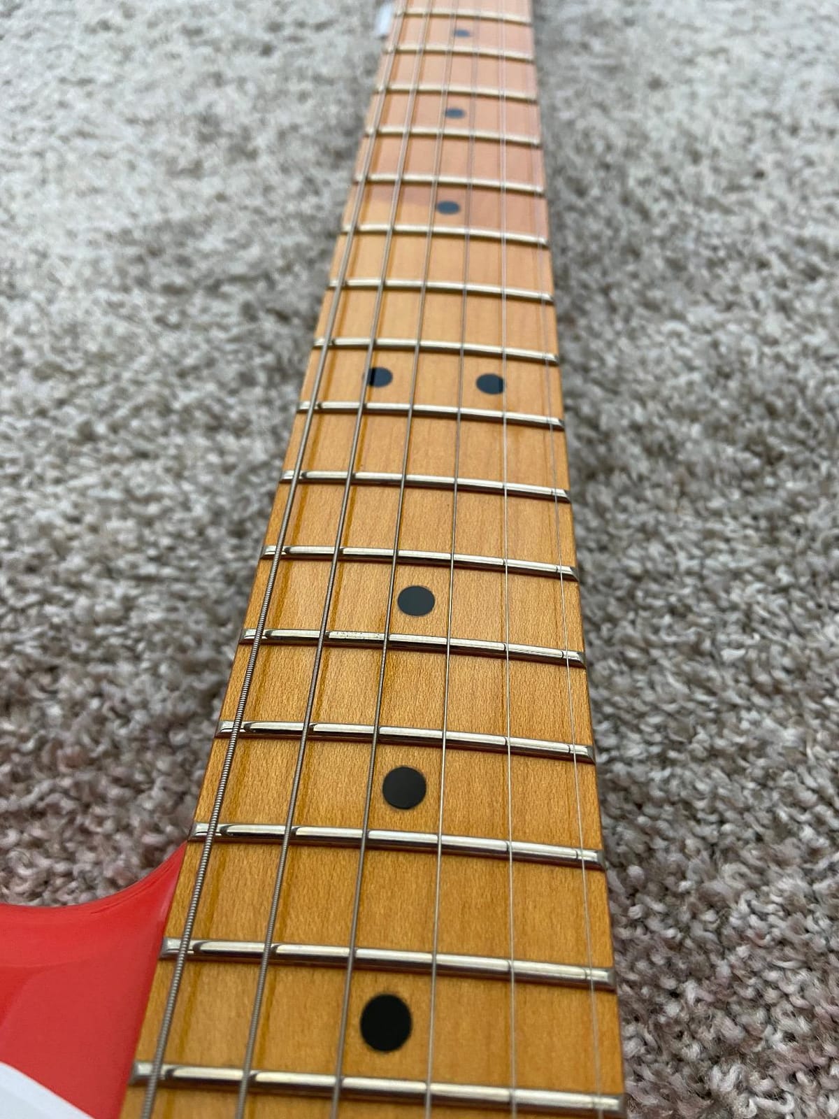 Squier Classic Vibe 60s Stratocaster Electric Guitar, Candy Apple Red customer photo 2
