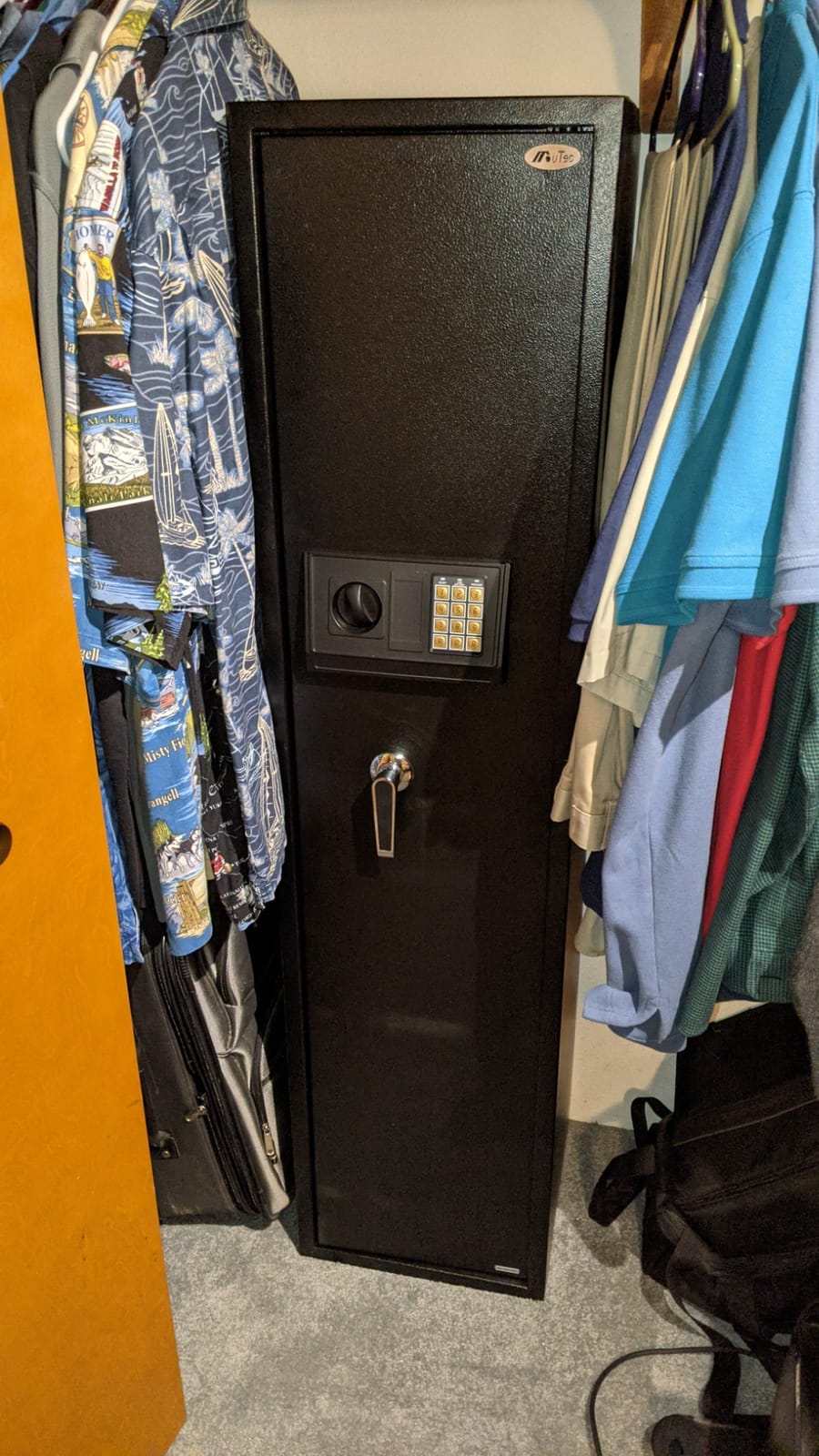 BBRKIN Large Rifle Safe, Long Gun Safe for Rifle Shotgun for Home, Quick Access 5-6 Gun Storage Cabinet with a Handgun Lock Box and a Removable Shelf, Silent Mode (PIN Code Version) customer photo 1