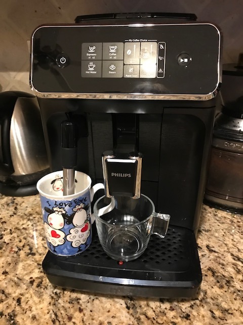 Philips 2200 Series Fully Automatic Espresso Machine, Classic Milk Frother, 2 Coffee Varieties, Ceramic Grinder, EP2220/14 customer photo 1