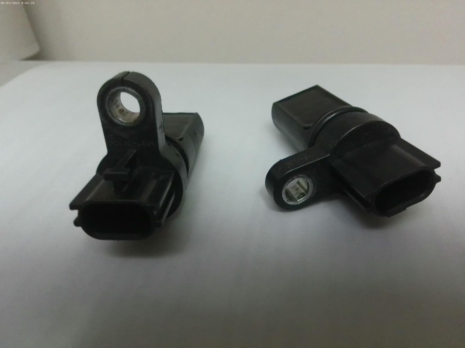 Hitachi CPS0008 Engine Camshaft Position Sensor customer photo 2